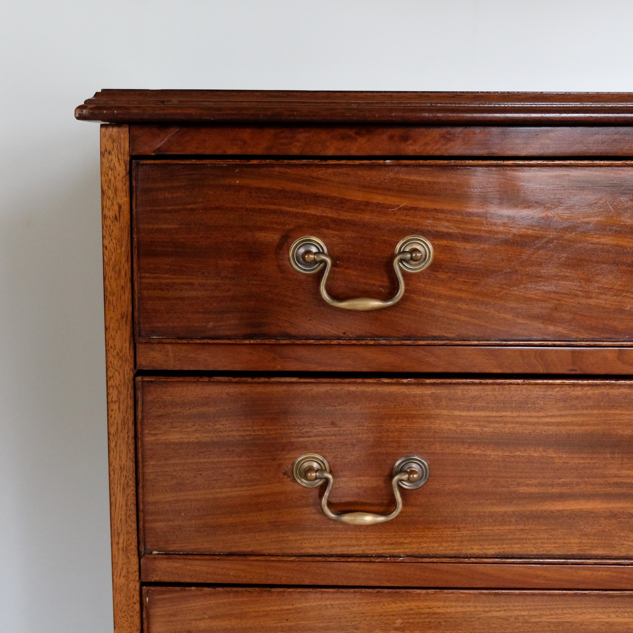 SMALL MAHOGANY CHEST OF DRAWERS