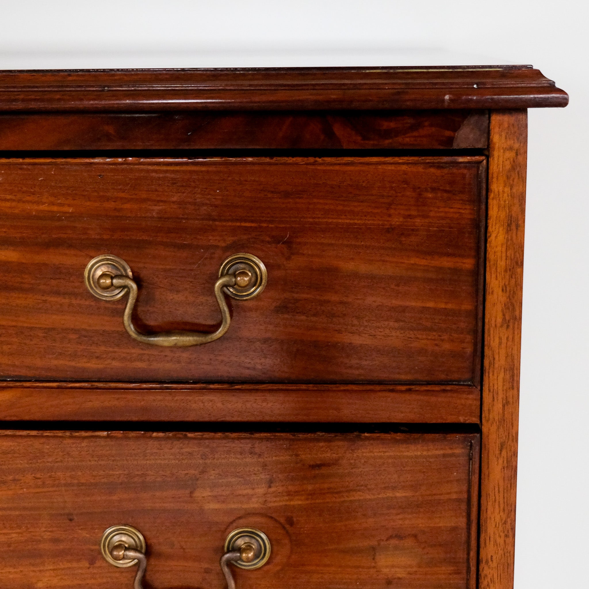 SMALL MAHOGANY CHEST OF DRAWERS