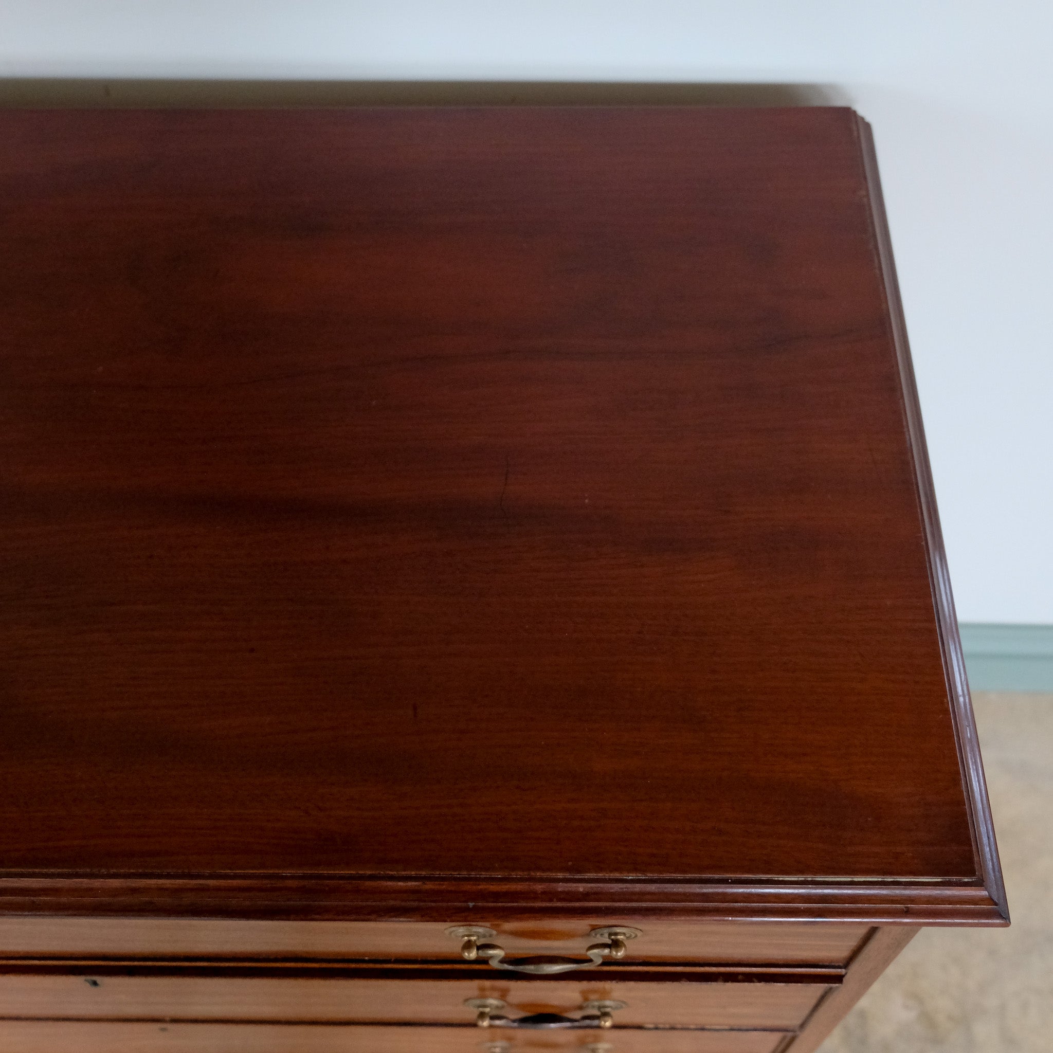SMALL MAHOGANY CHEST OF DRAWERS