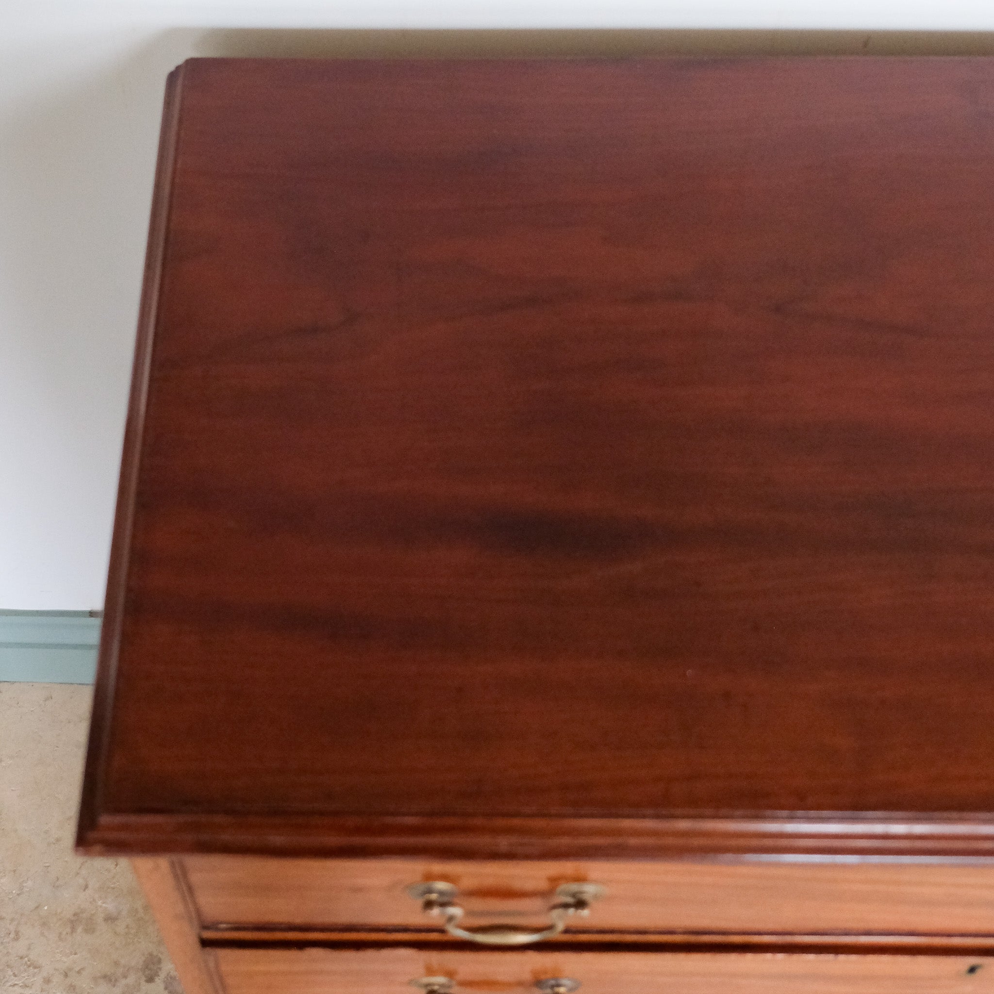 SMALL MAHOGANY CHEST OF DRAWERS