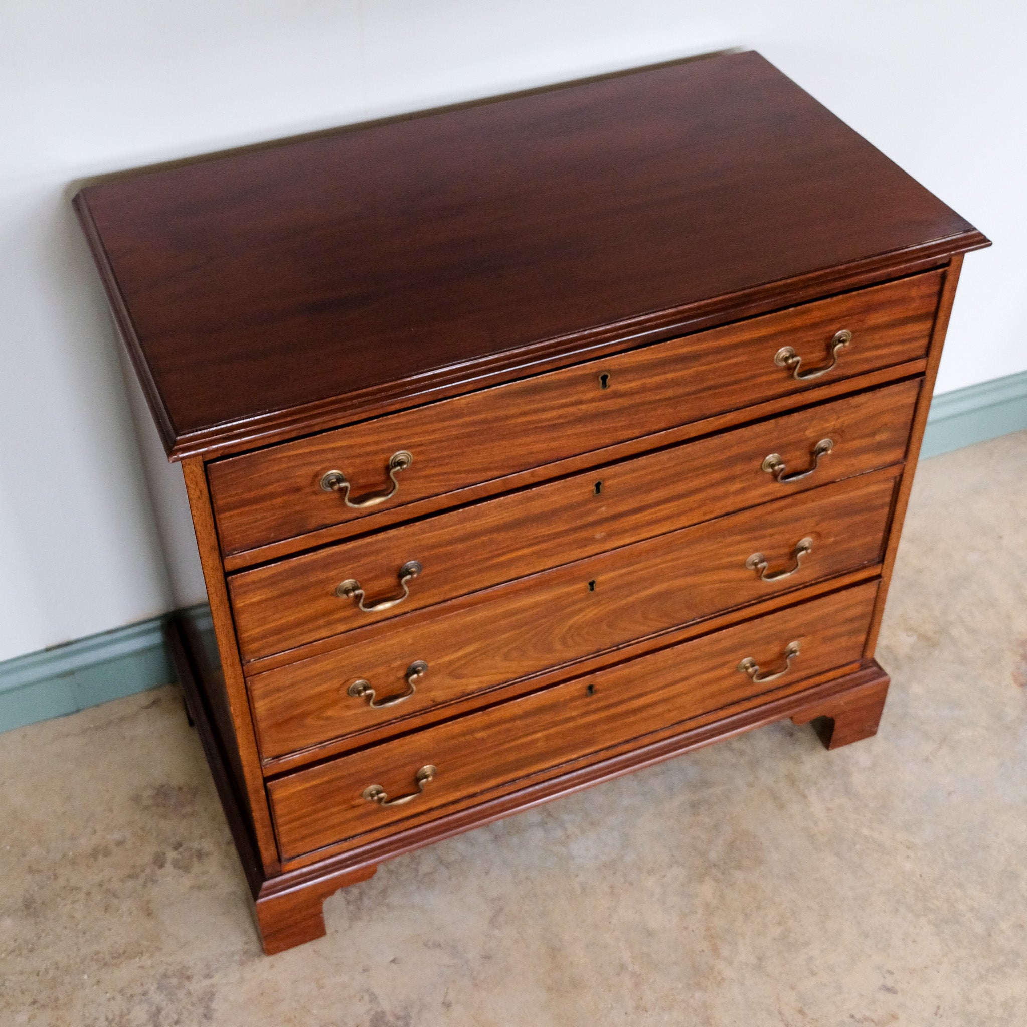 SMALL MAHOGANY CHEST OF DRAWERS