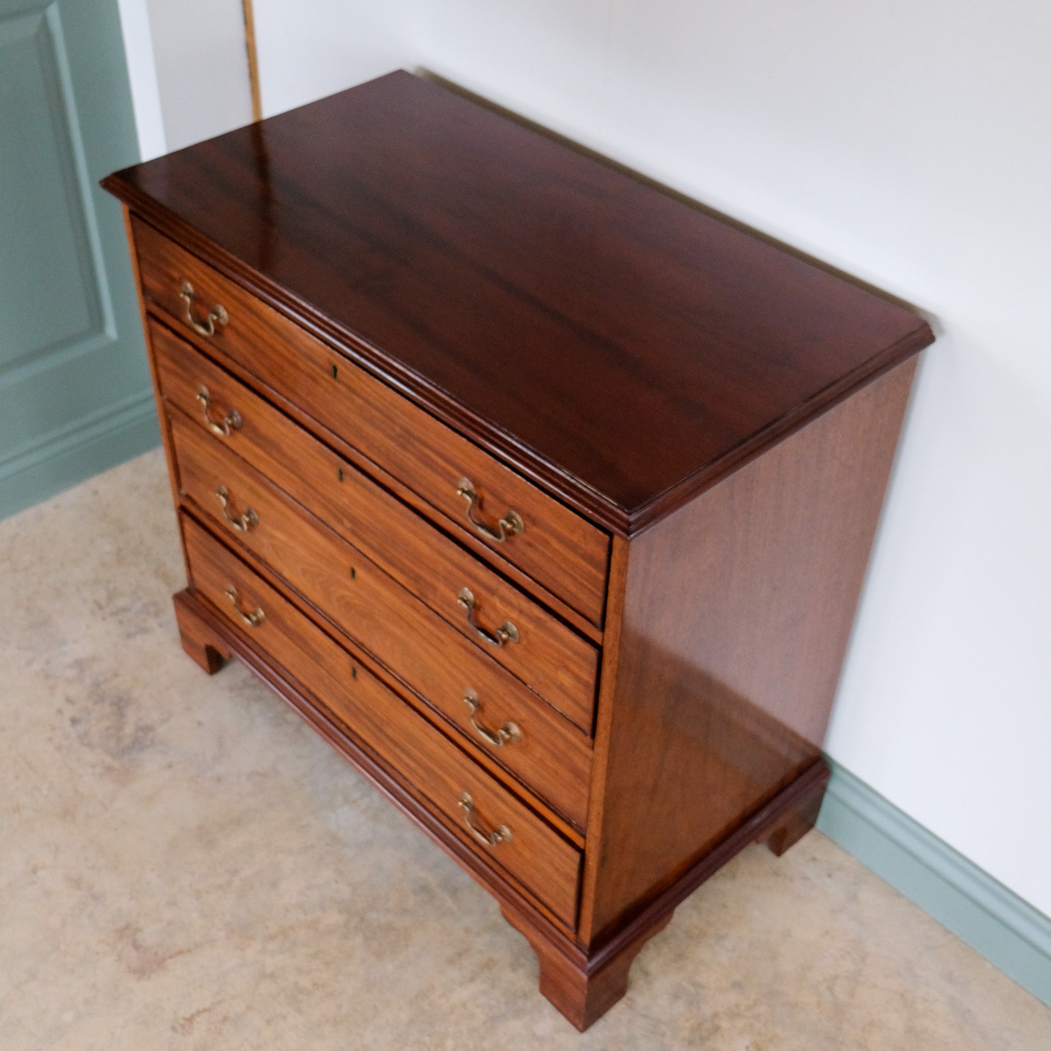 SMALL MAHOGANY CHEST OF DRAWERS