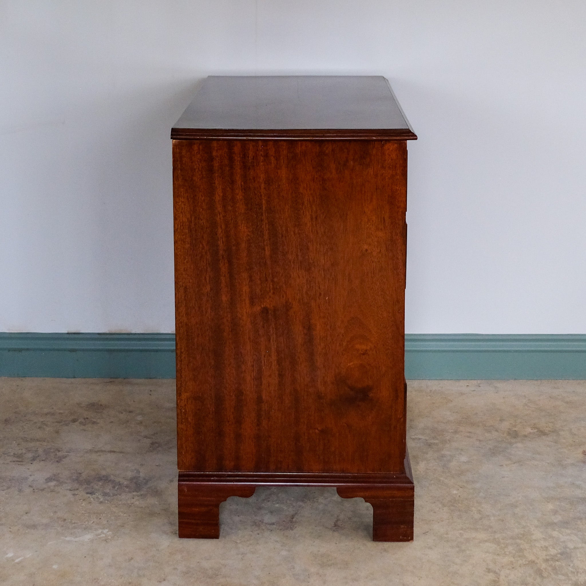 SMALL MAHOGANY CHEST OF DRAWERS