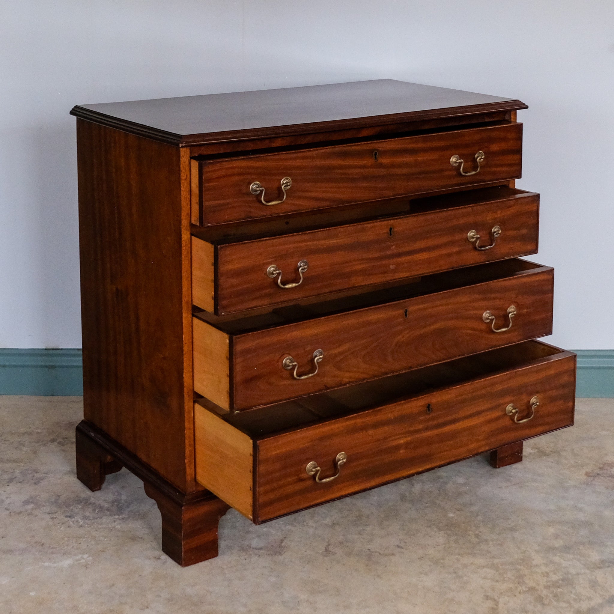 SMALL MAHOGANY CHEST OF DRAWERS