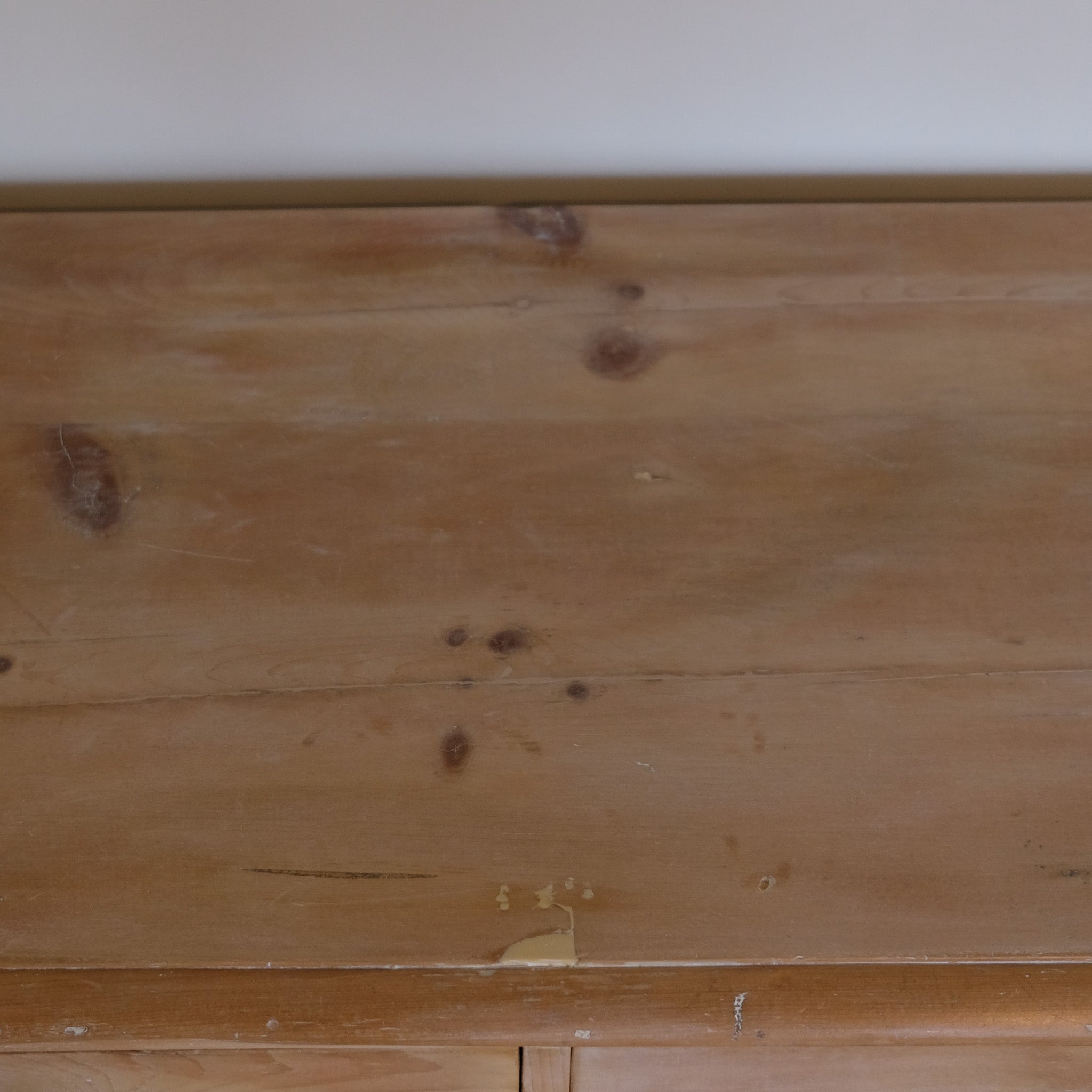 VICTORIAN PINE CHEST OF DRAWERS