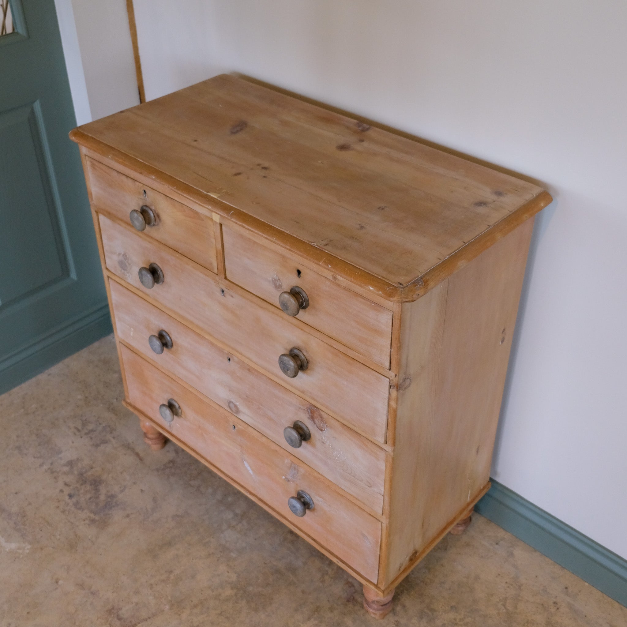 VICTORIAN PINE CHEST OF DRAWERS
