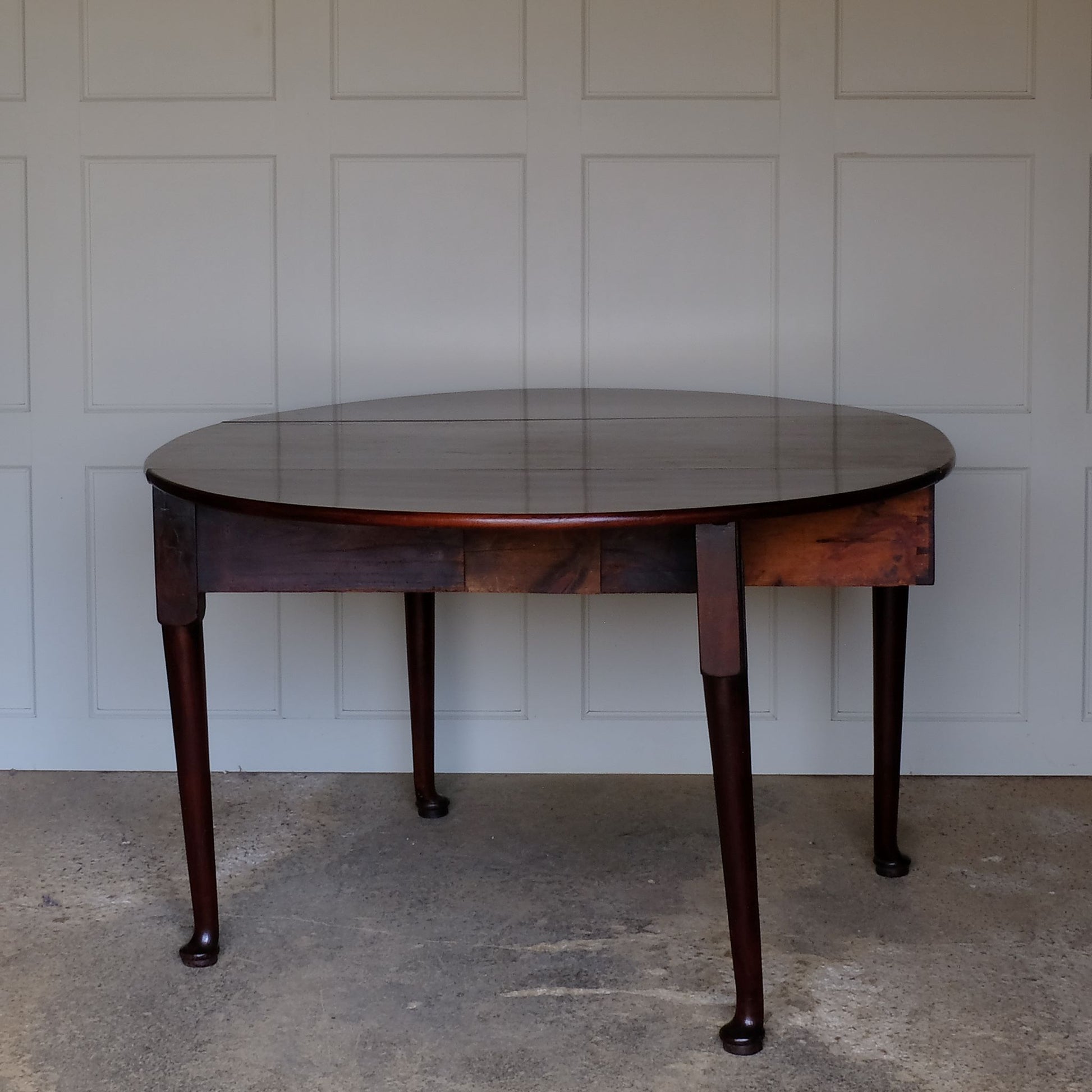 A George III mahogany oval drop leaf table, standing on elegant cabriole legs. A lovely example with a delightful patina throughout in very good condition. Perfect as a dining, side or hall table.