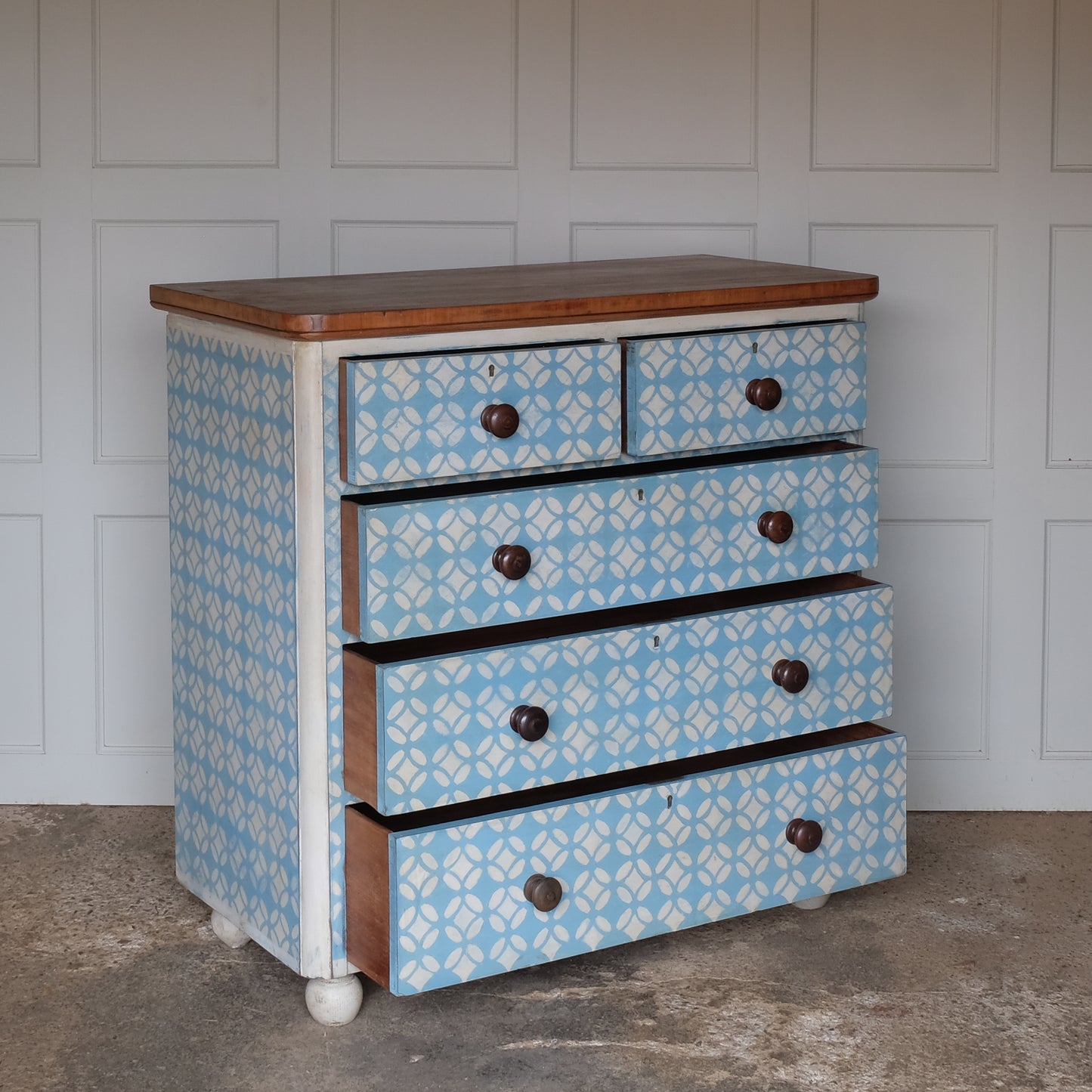 19TH CENTURY GEOMETRIC PAINTED CHEST OF DRAWERS