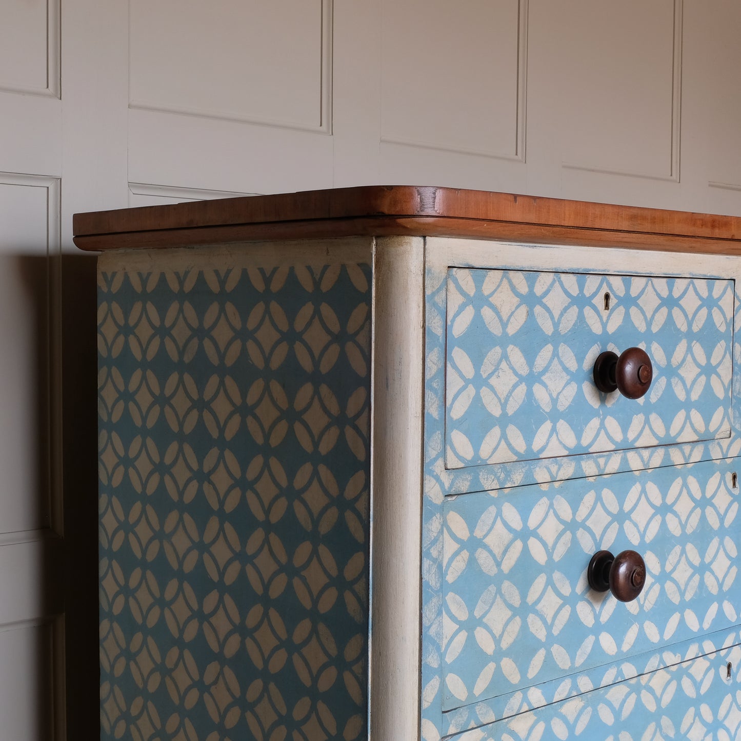 19TH CENTURY GEOMETRIC PAINTED CHEST OF DRAWERS