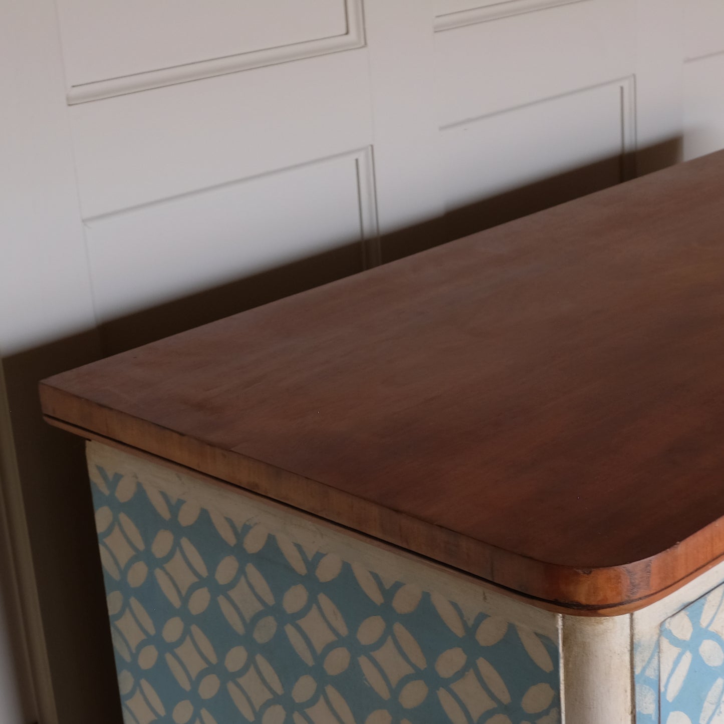 19TH CENTURY GEOMETRIC PAINTED CHEST OF DRAWERS