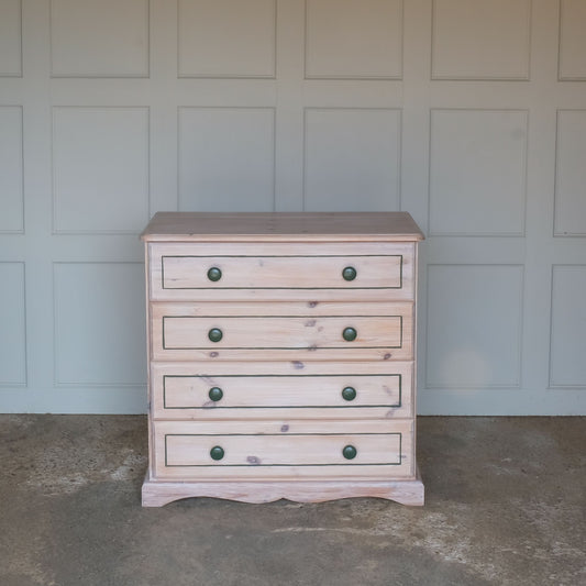 A charming whitewashed chest of drawers, consisting of four long drawers. The drawers and knobs have been painted with an elegant line detail in dark green. In good sturdy condition, with all drawers running smoothly.