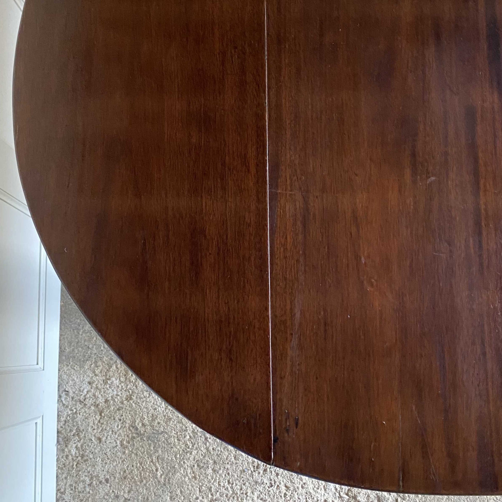 A George III mahogany oval drop leaf table, standing on elegant cabriole legs. A lovely example with a delightful patina throughout in very good condition. Perfect as a dining, side or hall table.