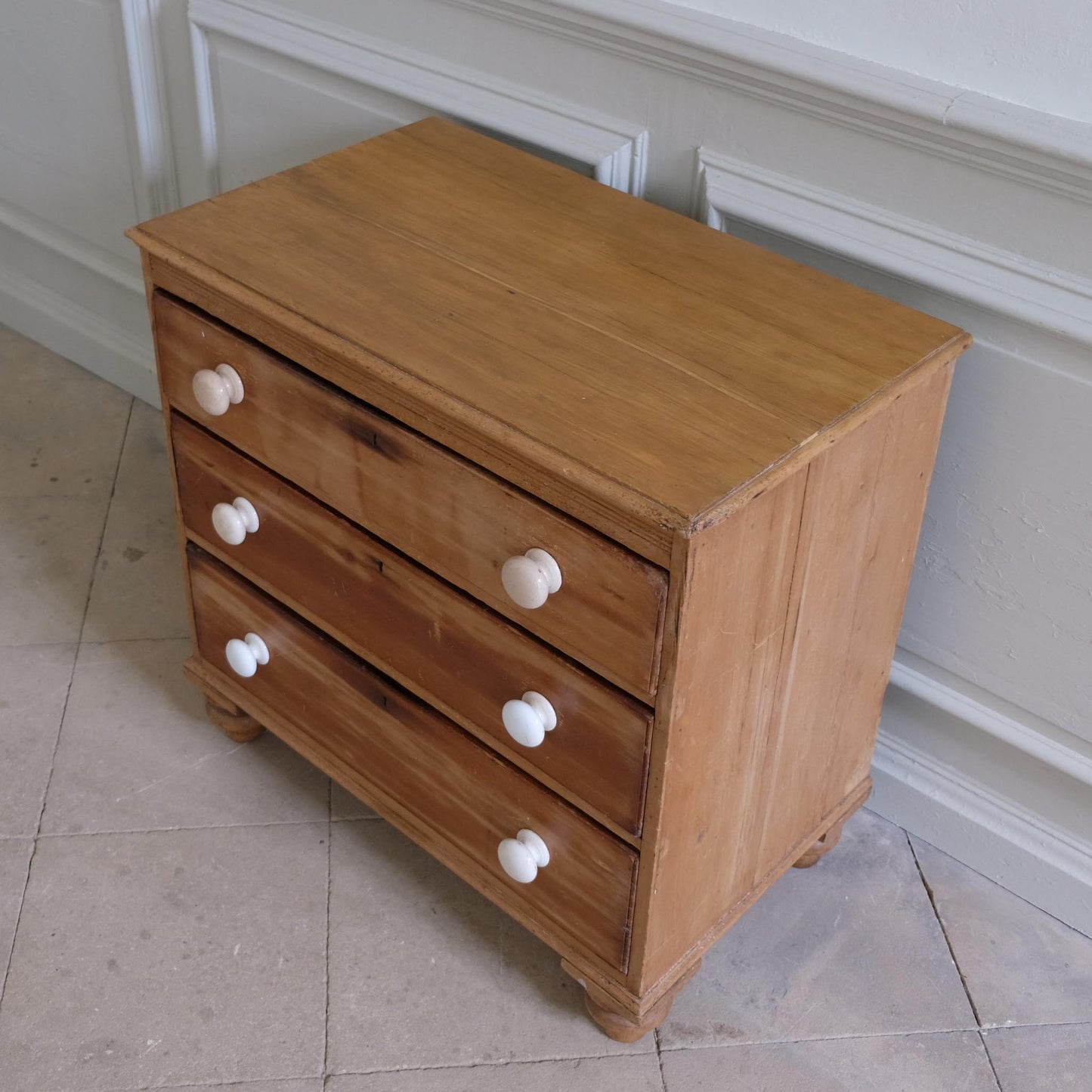 EDWARDIAN PINE CHEST OF DRAWERS WITH CERAMIC HANDLES