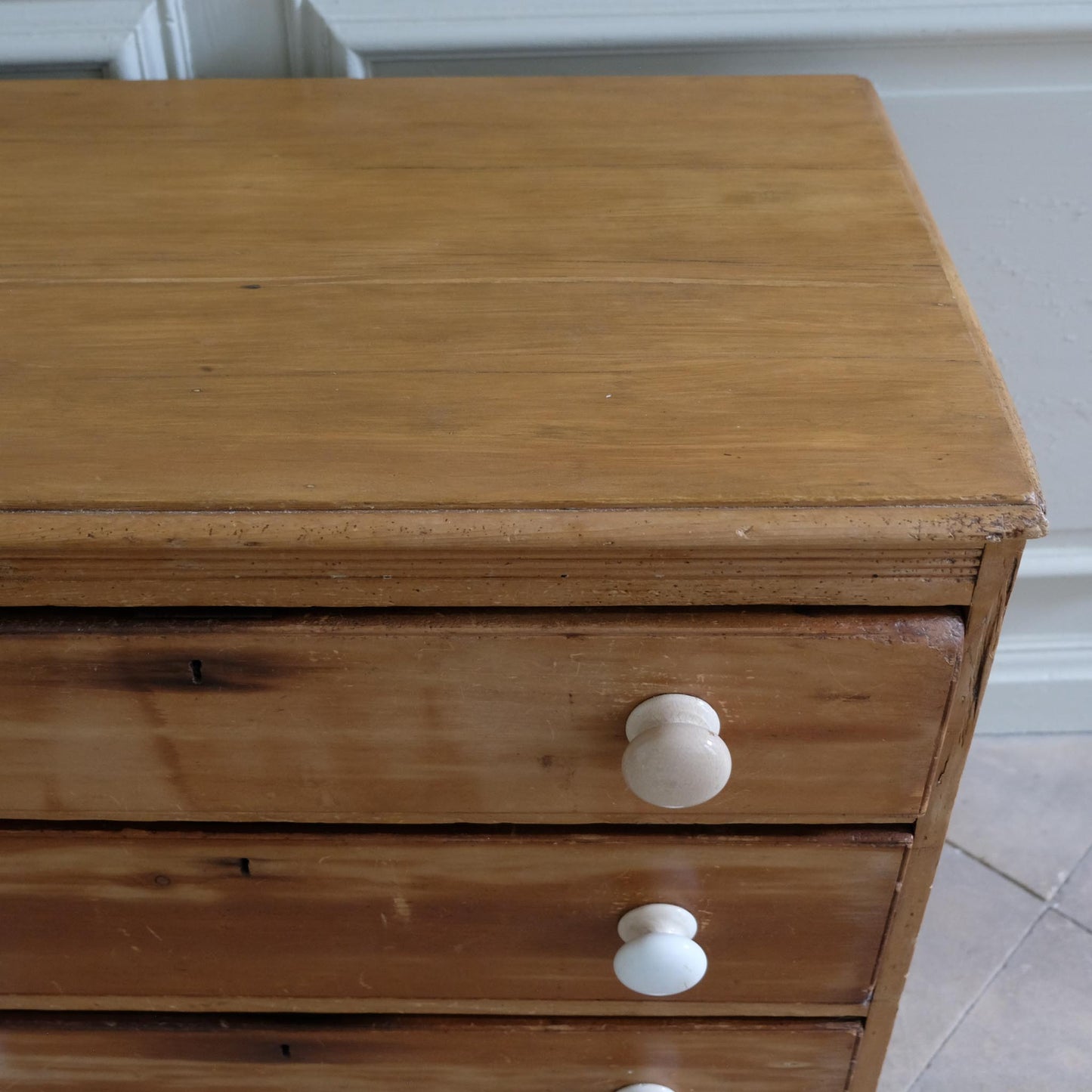 EDWARDIAN PINE CHEST OF DRAWERS WITH CERAMIC HANDLES