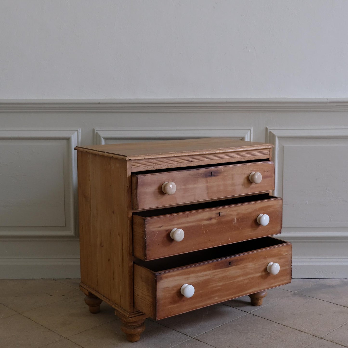 EDWARDIAN PINE CHEST OF DRAWERS WITH CERAMIC HANDLES