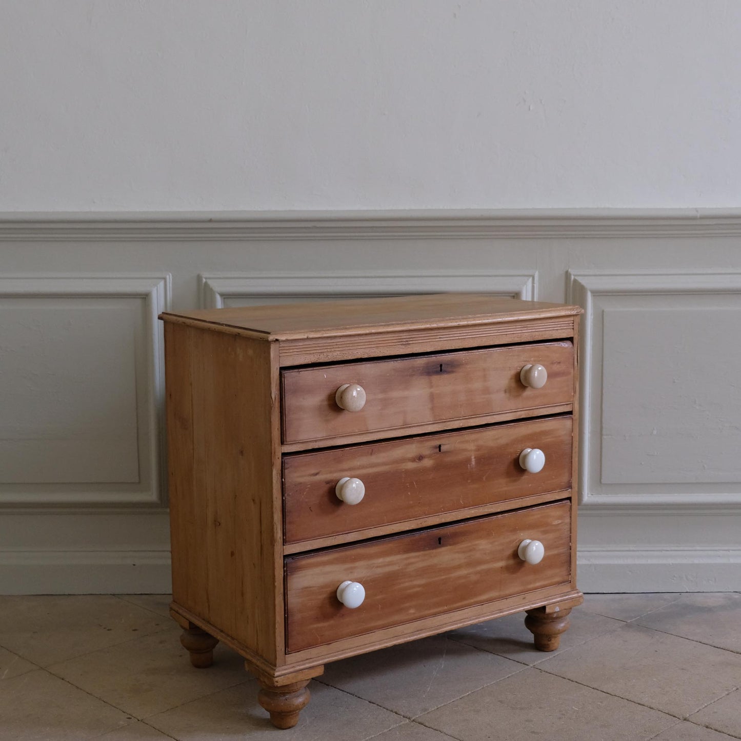 EDWARDIAN PINE CHEST OF DRAWERS WITH CERAMIC HANDLES