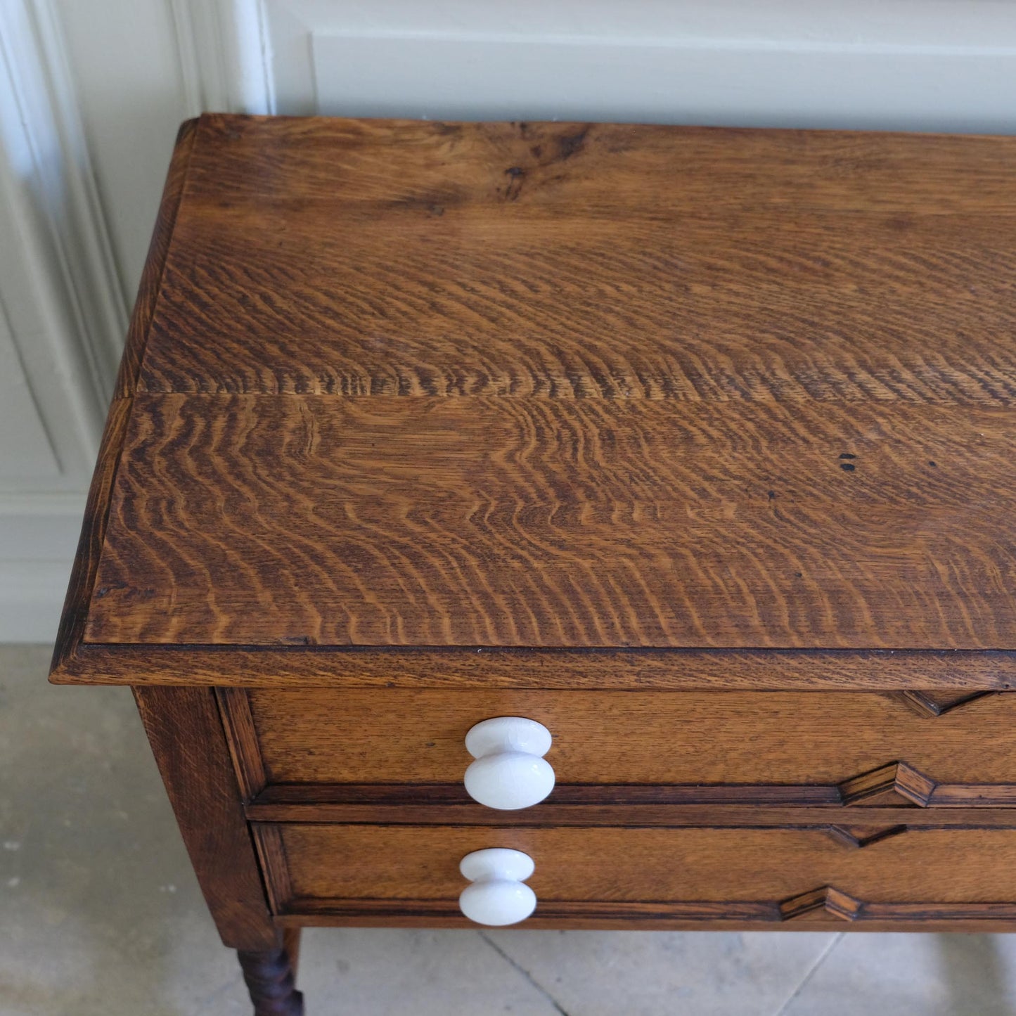 ARTS AND CRAFTS OAK SIDEBOARD WITH DRAWERS
