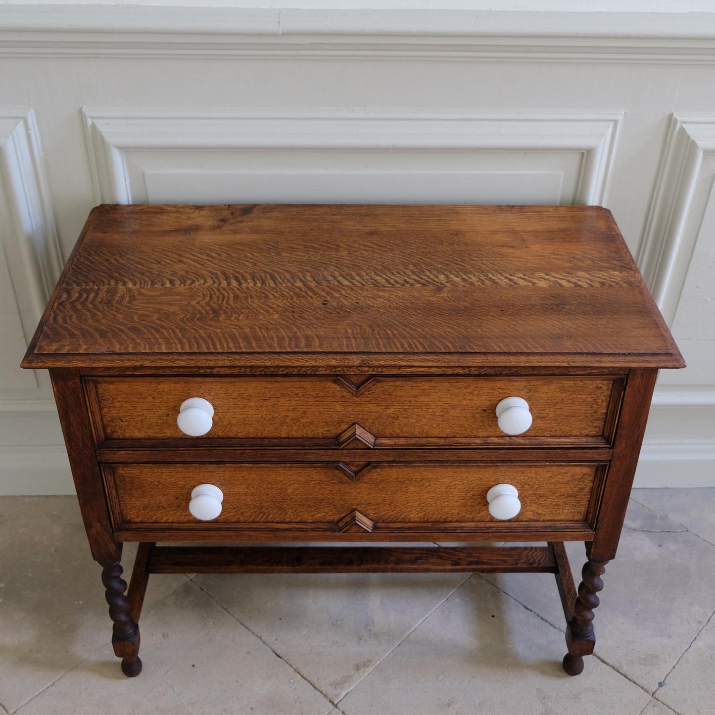 ARTS AND CRAFTS OAK SIDEBOARD WITH DRAWERS