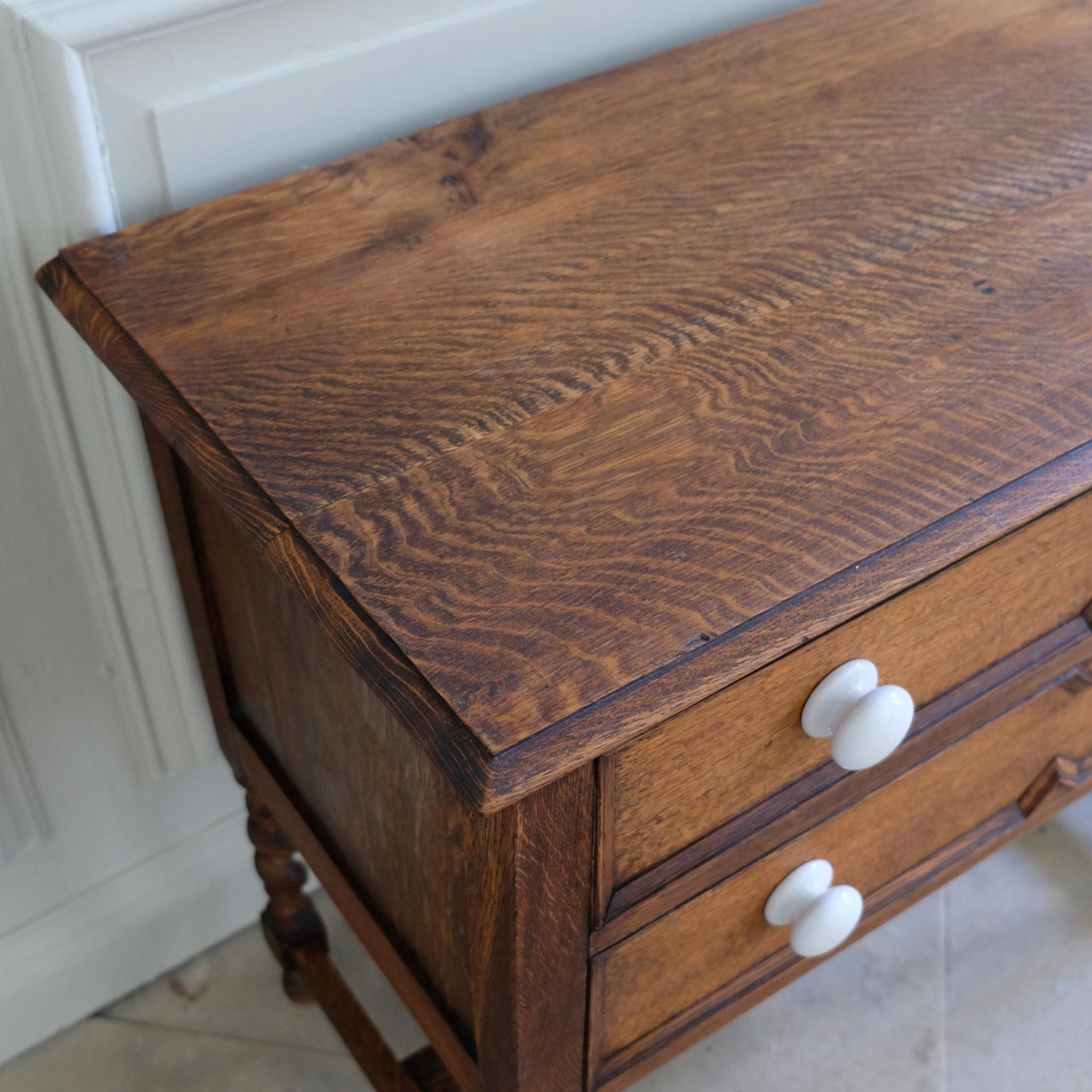 ARTS AND CRAFTS OAK SIDEBOARD WITH DRAWERS