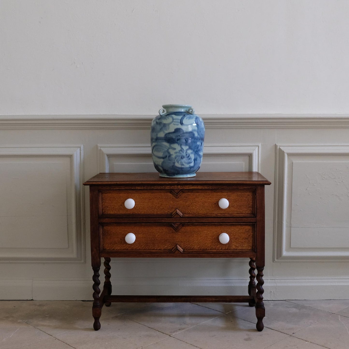 ARTS AND CRAFTS OAK SIDEBOARD WITH DRAWERS
