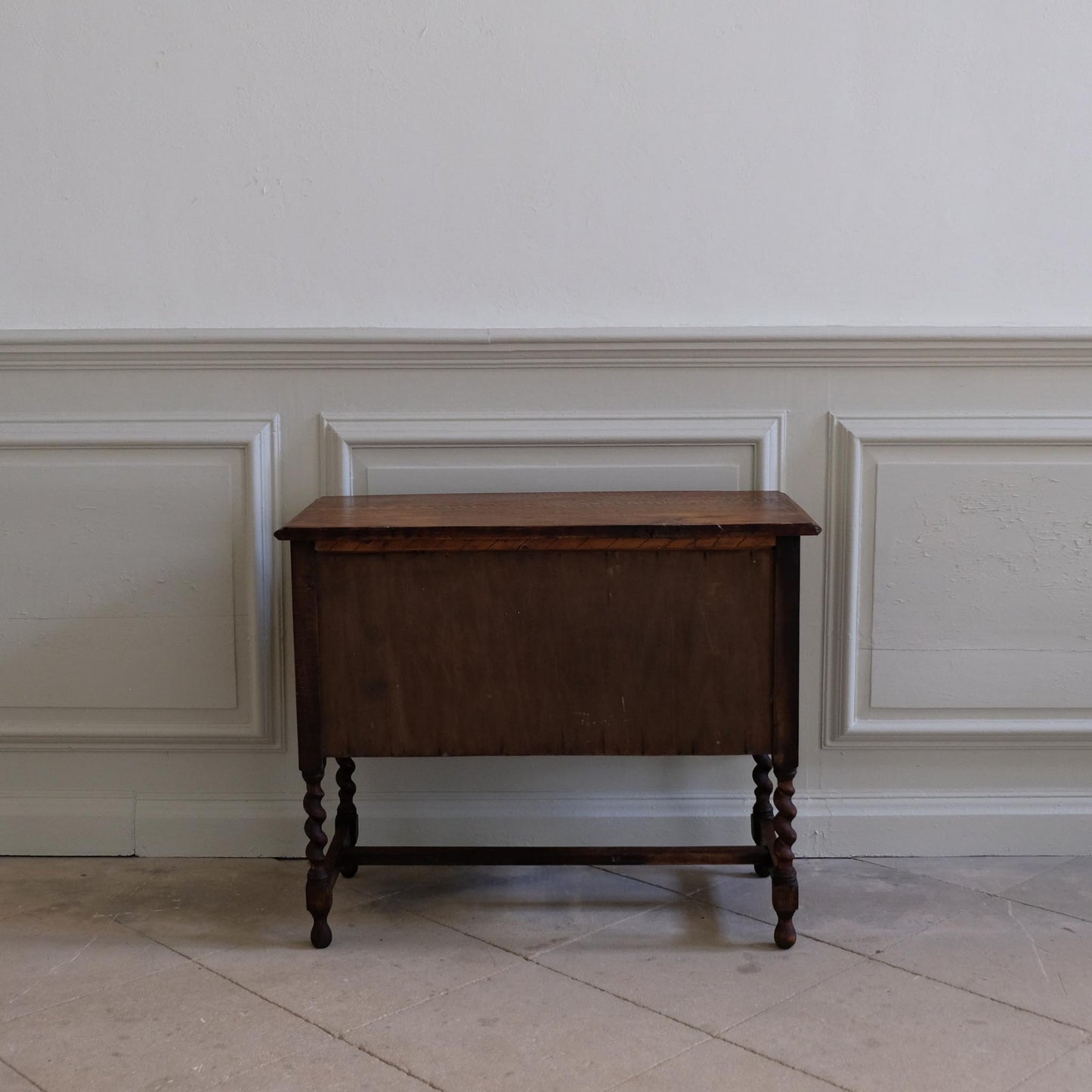 ARTS AND CRAFTS OAK SIDEBOARD WITH DRAWERS