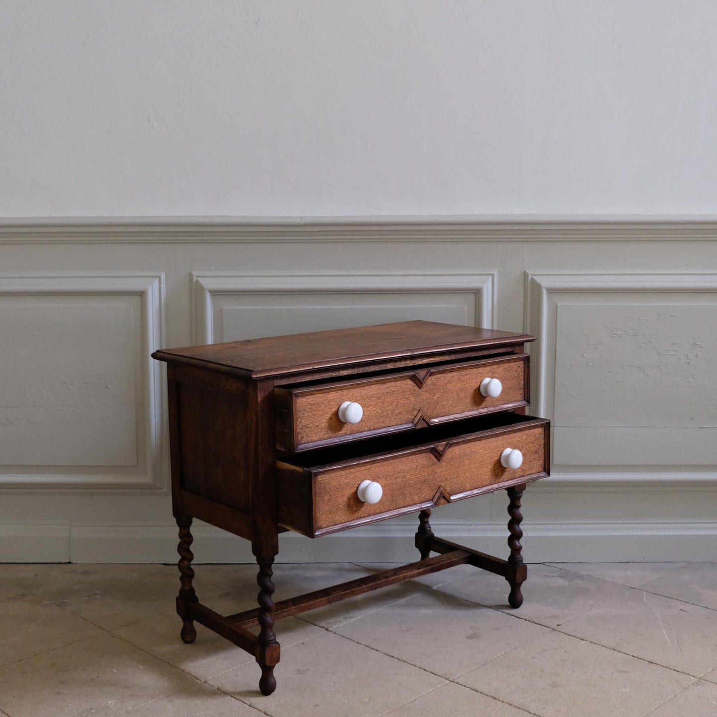 ARTS AND CRAFTS OAK SIDEBOARD WITH DRAWERS