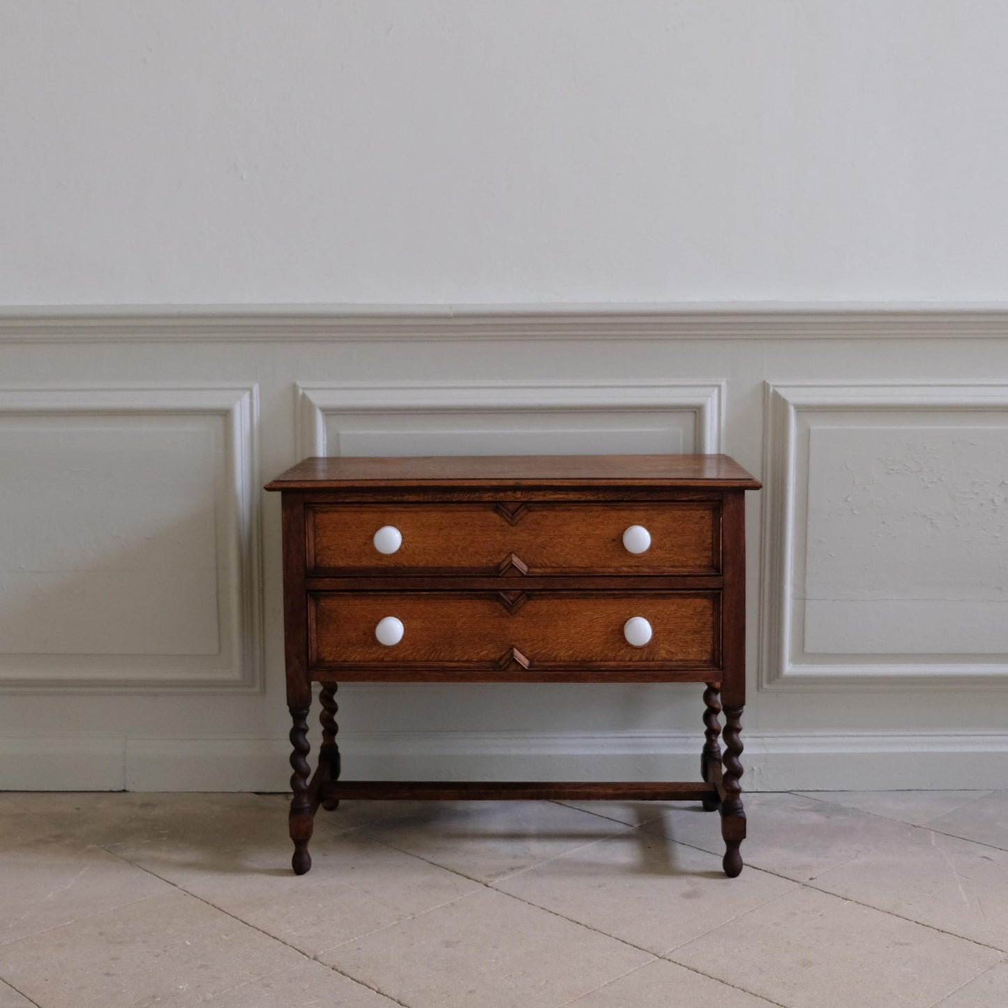 ARTS AND CRAFTS OAK SIDEBOARD WITH DRAWERS
