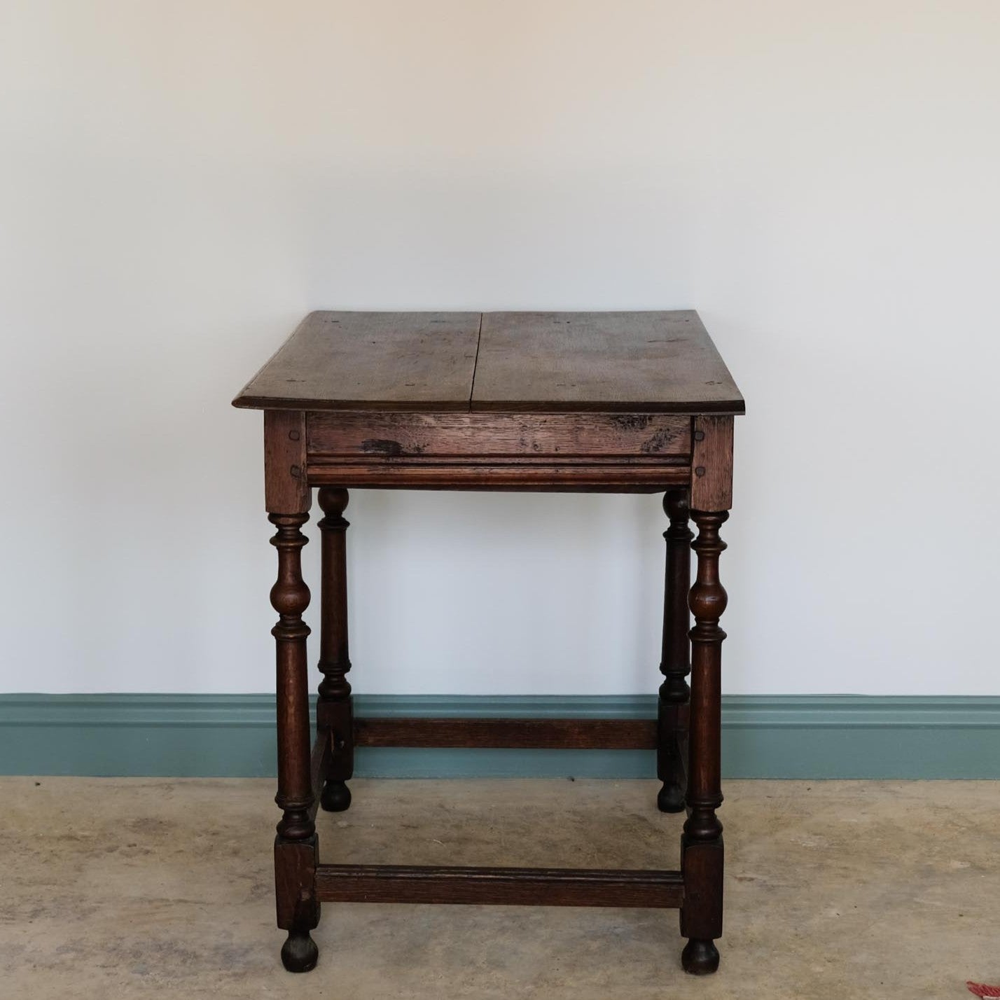 18TH CENTURY OAK SIDE TABLE