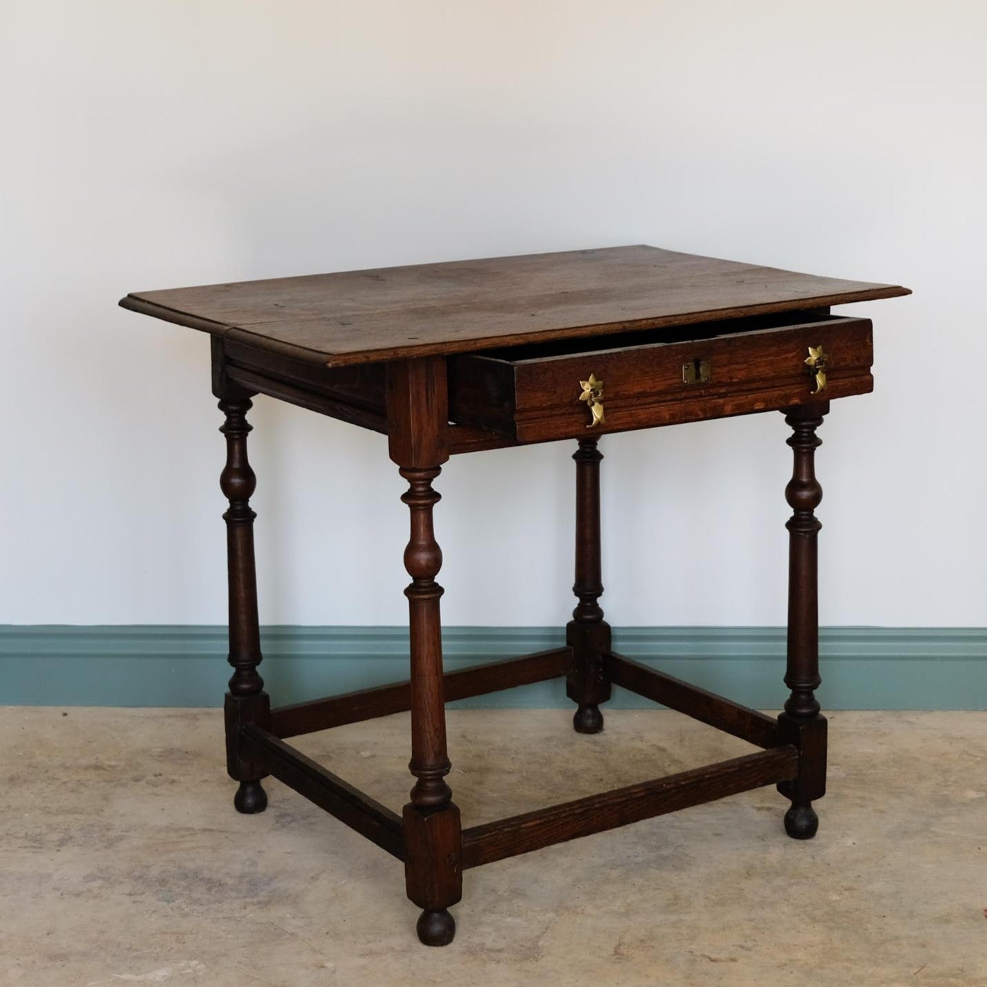 18TH CENTURY OAK SIDE TABLE