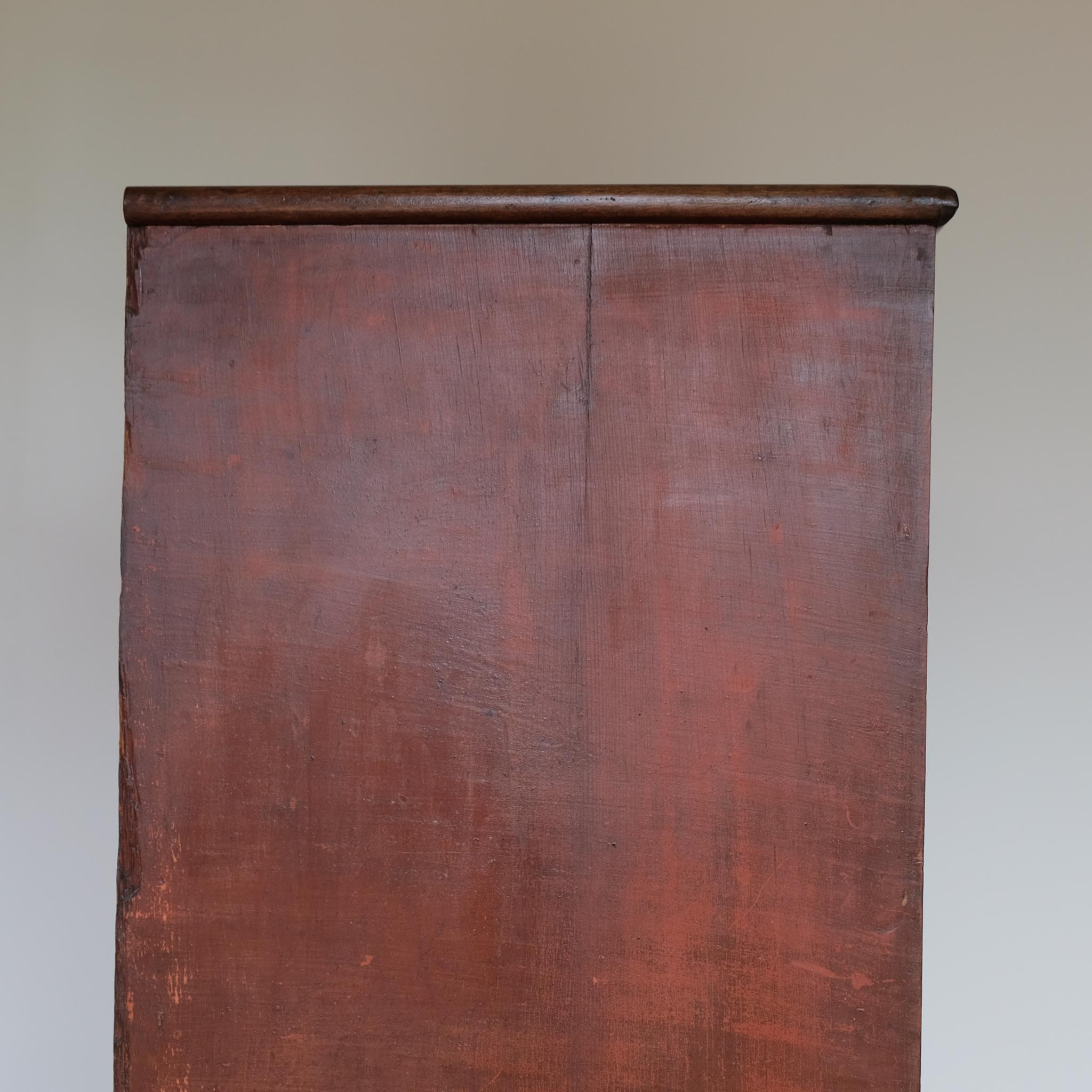 VICTORIAN MAHOGANY CHEST OF DRAWERS
