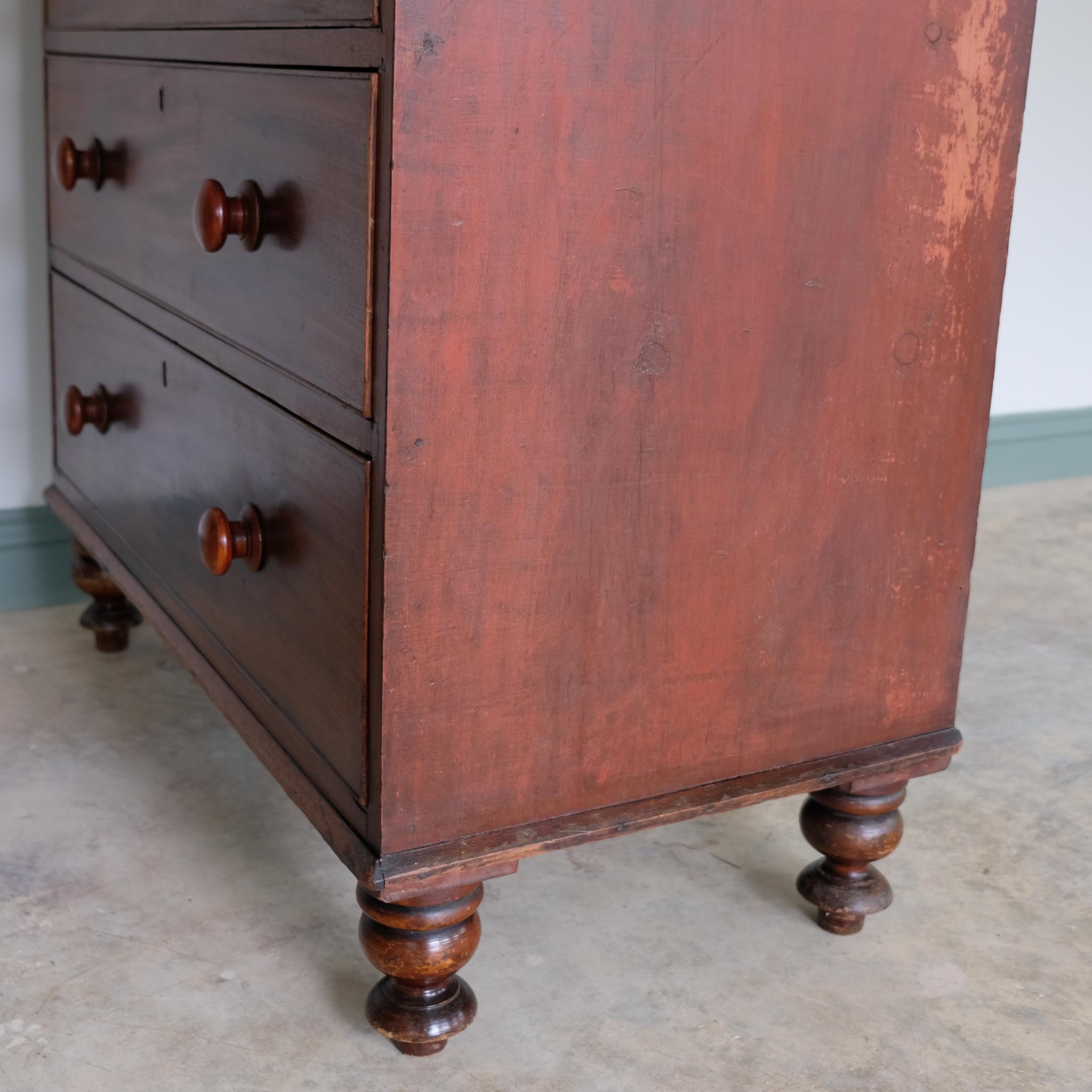 VICTORIAN MAHOGANY CHEST OF DRAWERS