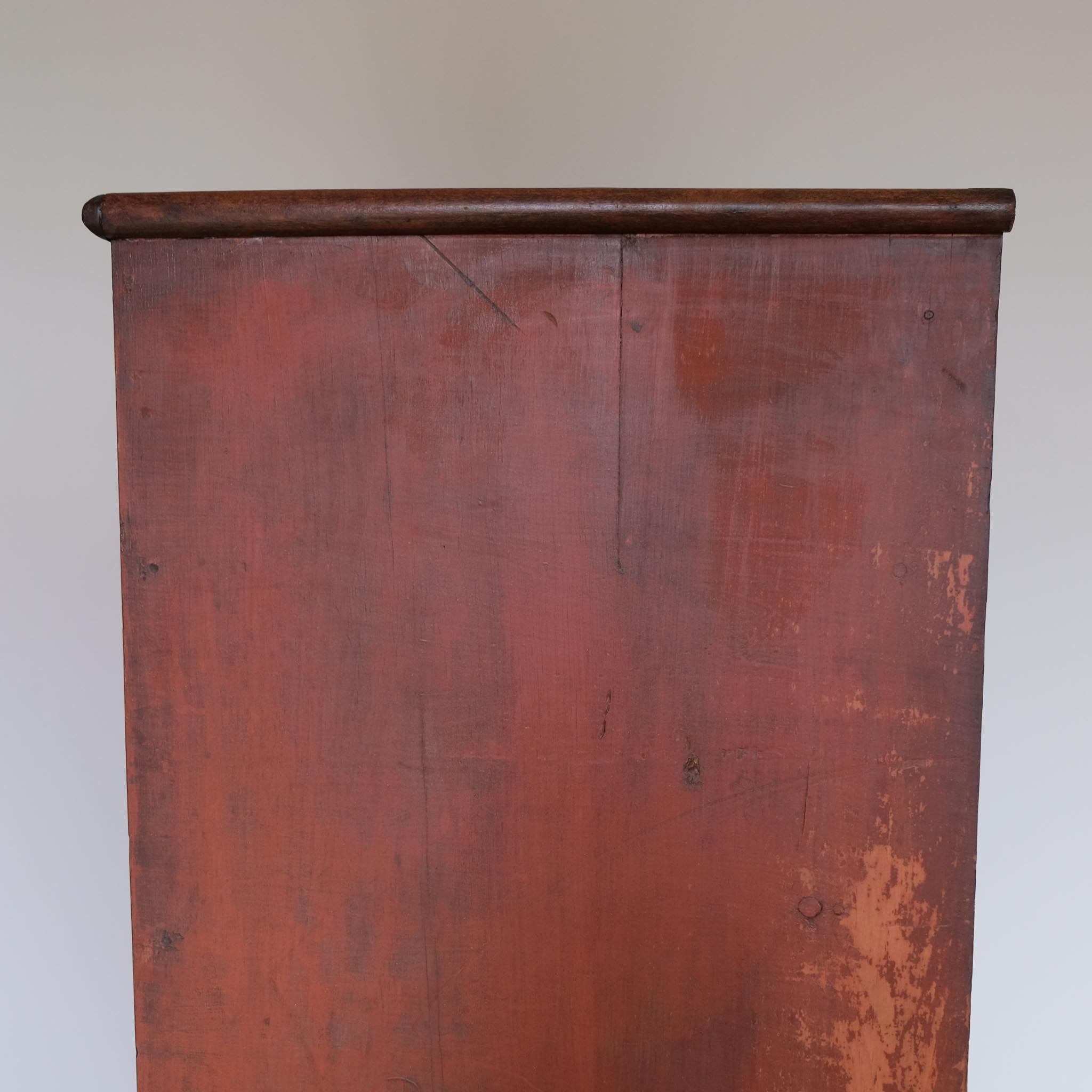 VICTORIAN MAHOGANY CHEST OF DRAWERS