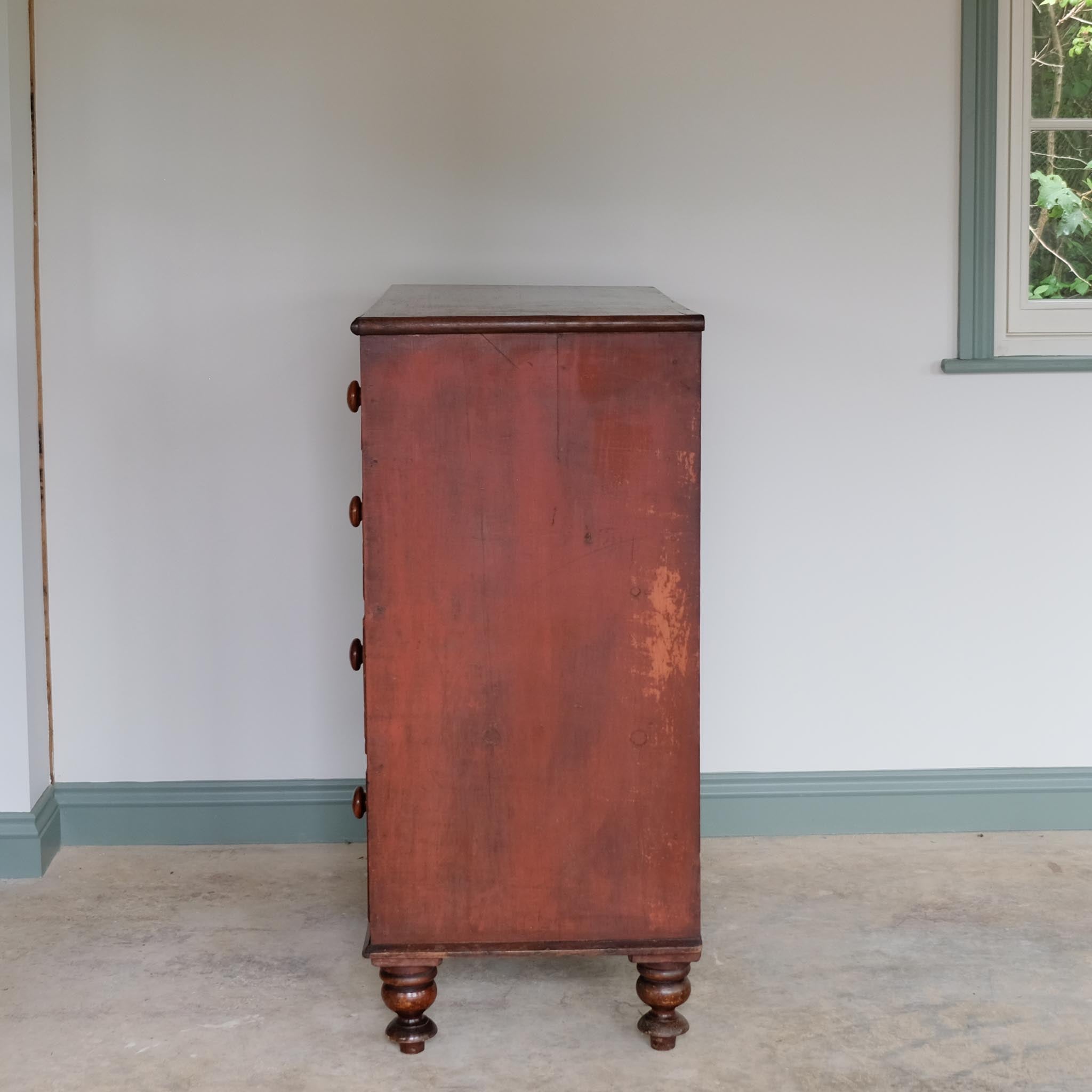 VICTORIAN MAHOGANY CHEST OF DRAWERS