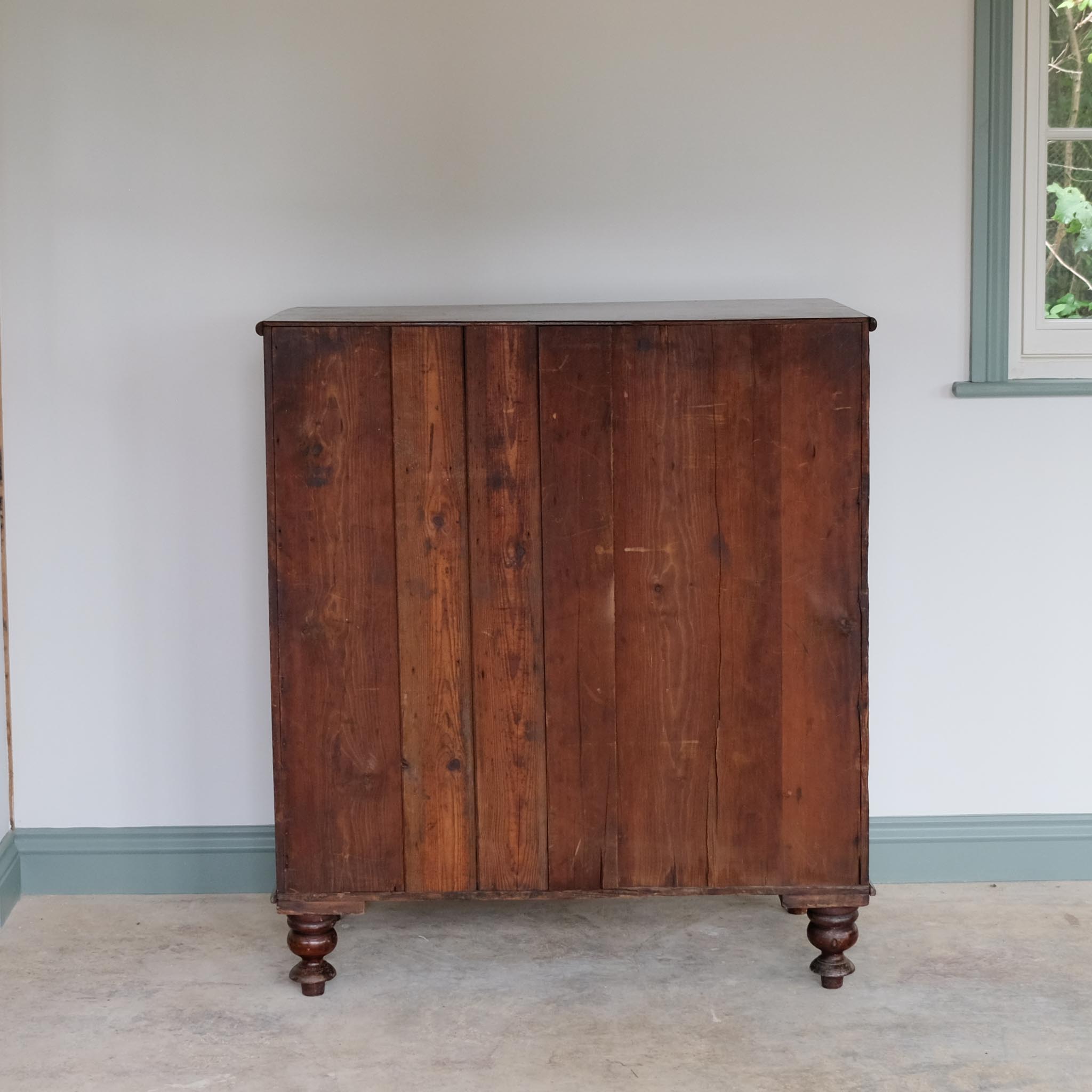 VICTORIAN MAHOGANY CHEST OF DRAWERS