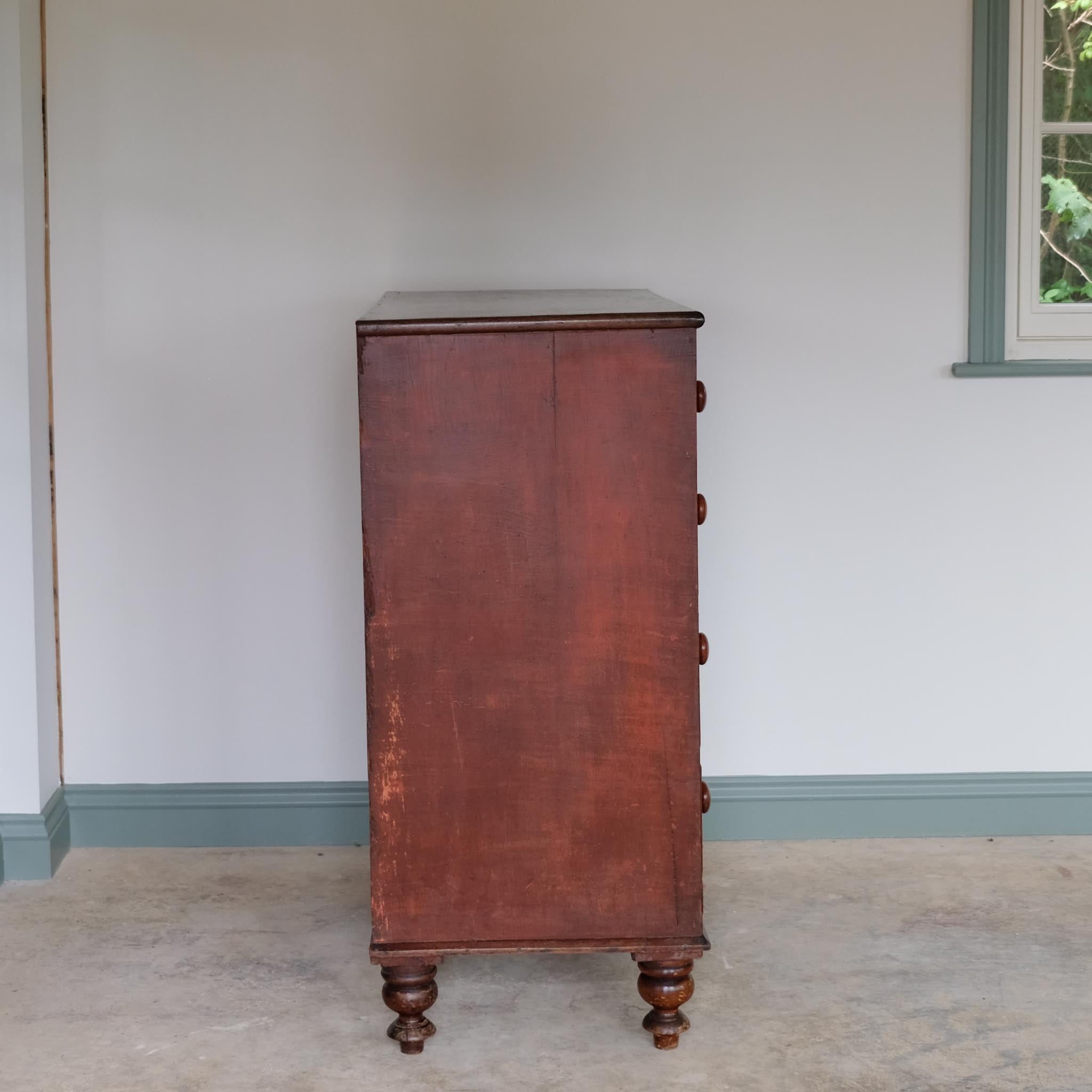VICTORIAN MAHOGANY CHEST OF DRAWERS