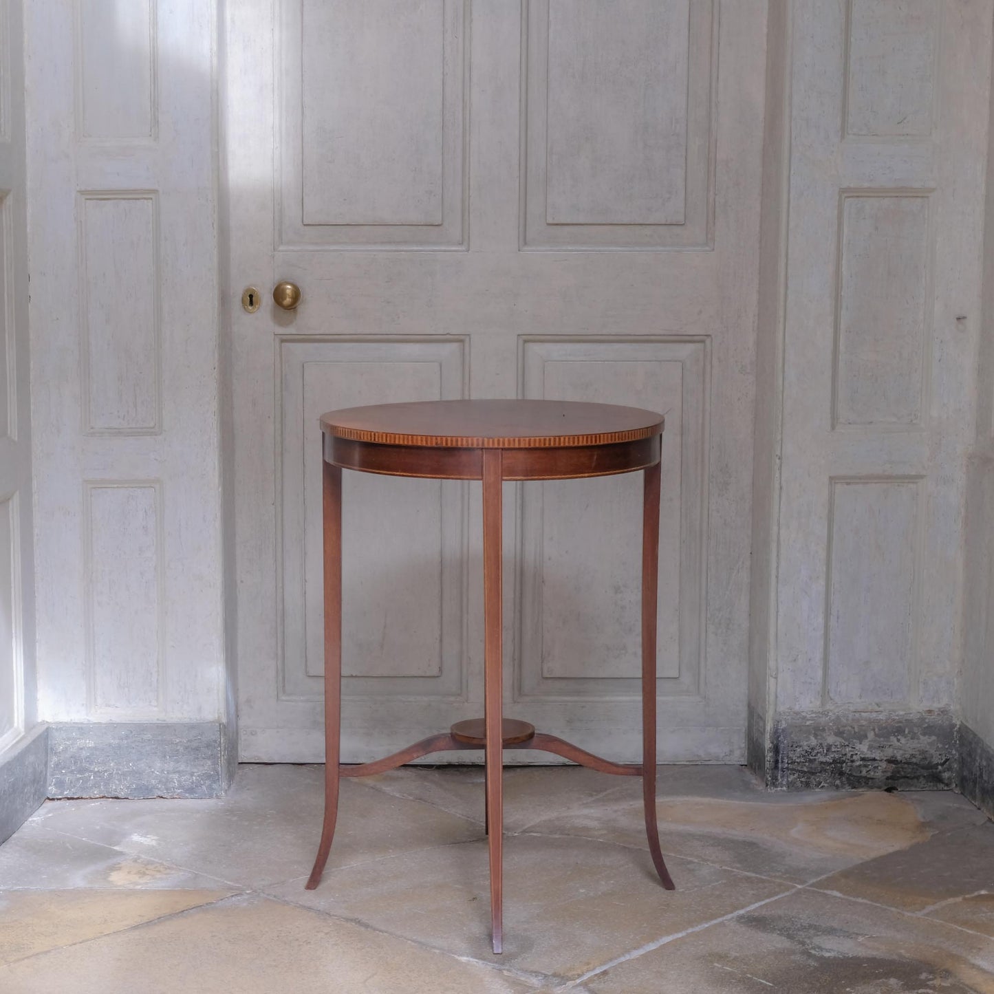 A CIRCULAR EDWARDIAN LAMP TABLE