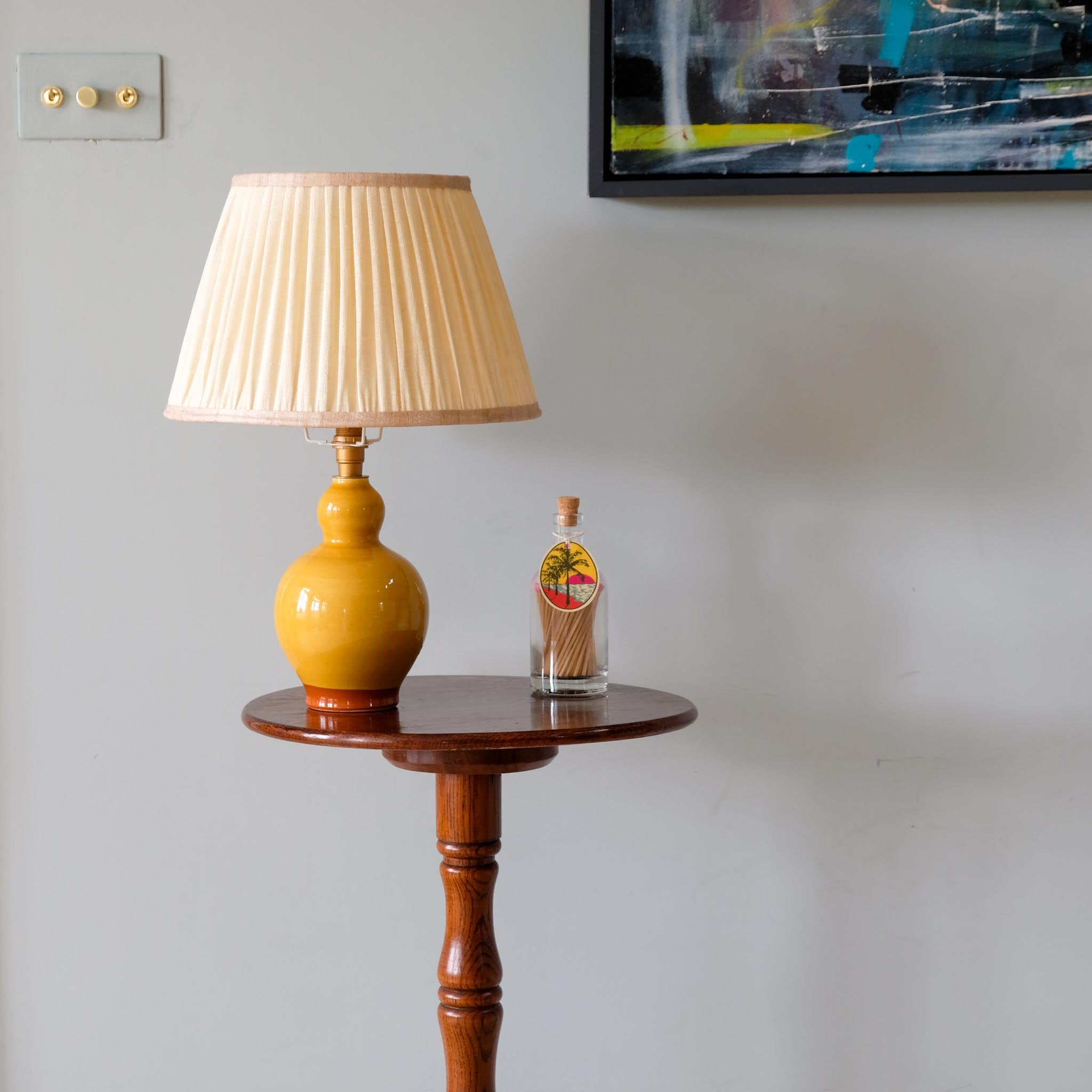 VICTORIAN OAK TRIPOD TABLE