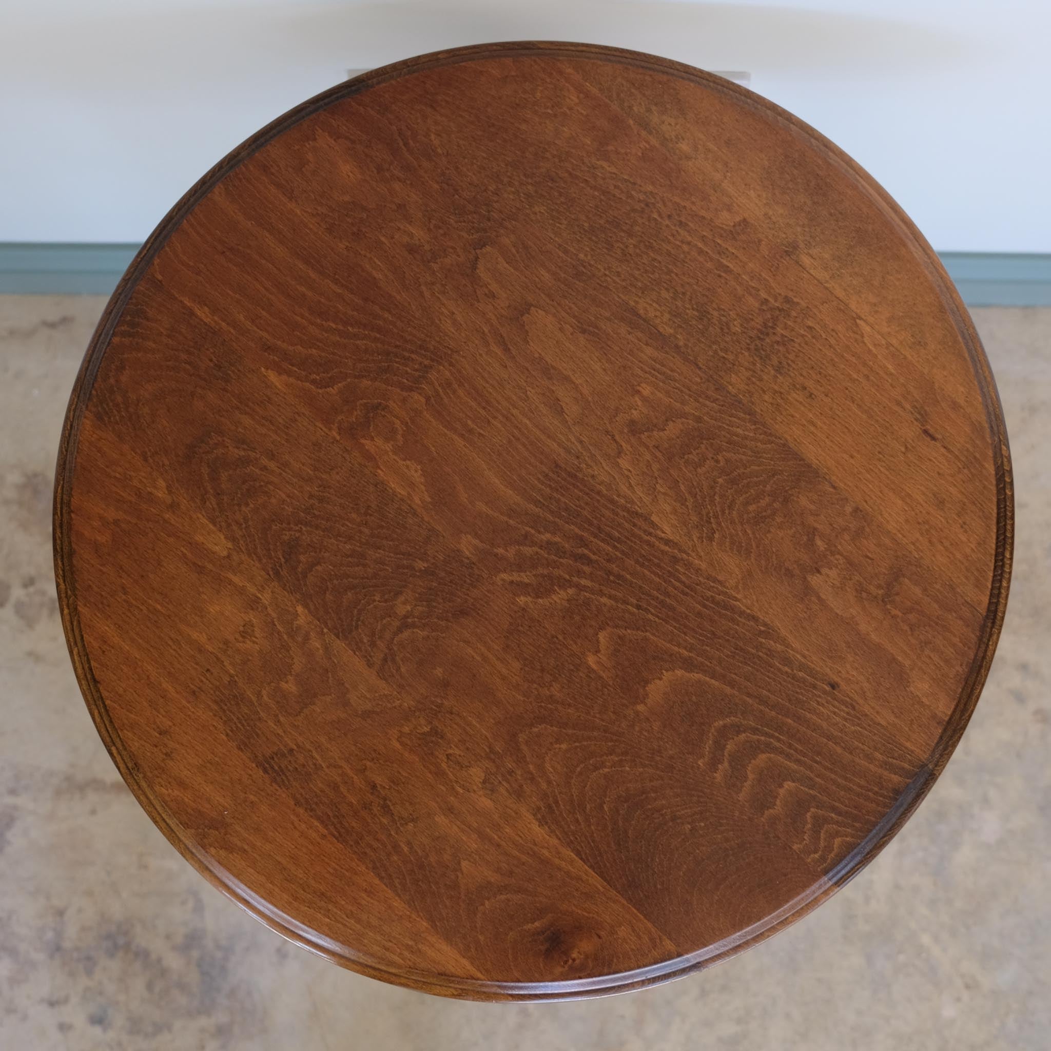 MID 20TH CENTURY CIRCULAR OAK SIDE TABLE