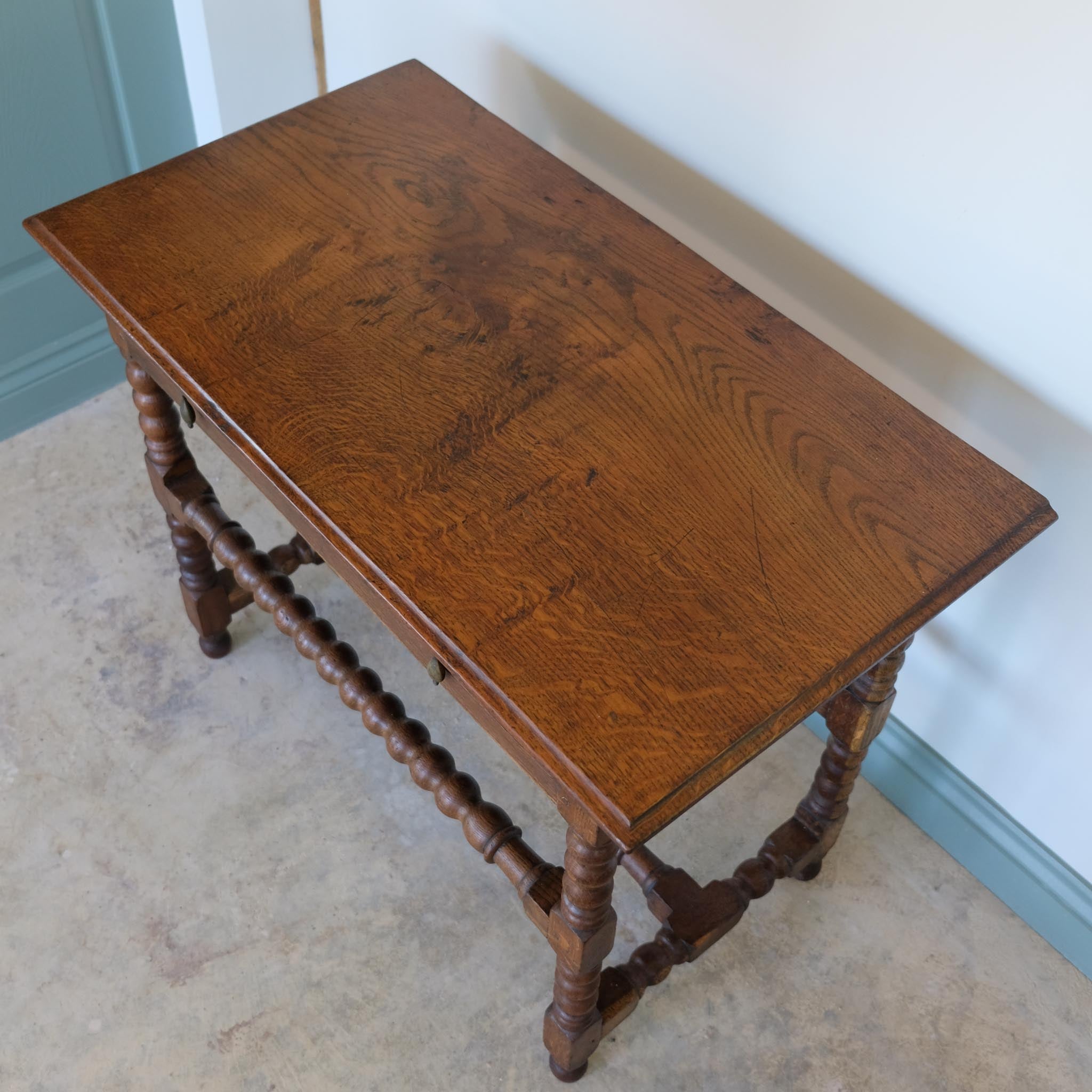 19TH CENTURY OAK BOBBIN SIDE TABLE