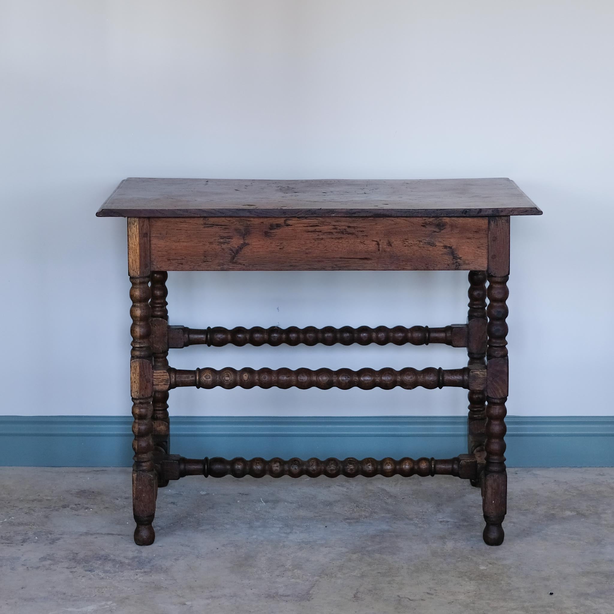 19TH CENTURY OAK BOBBIN SIDE TABLE