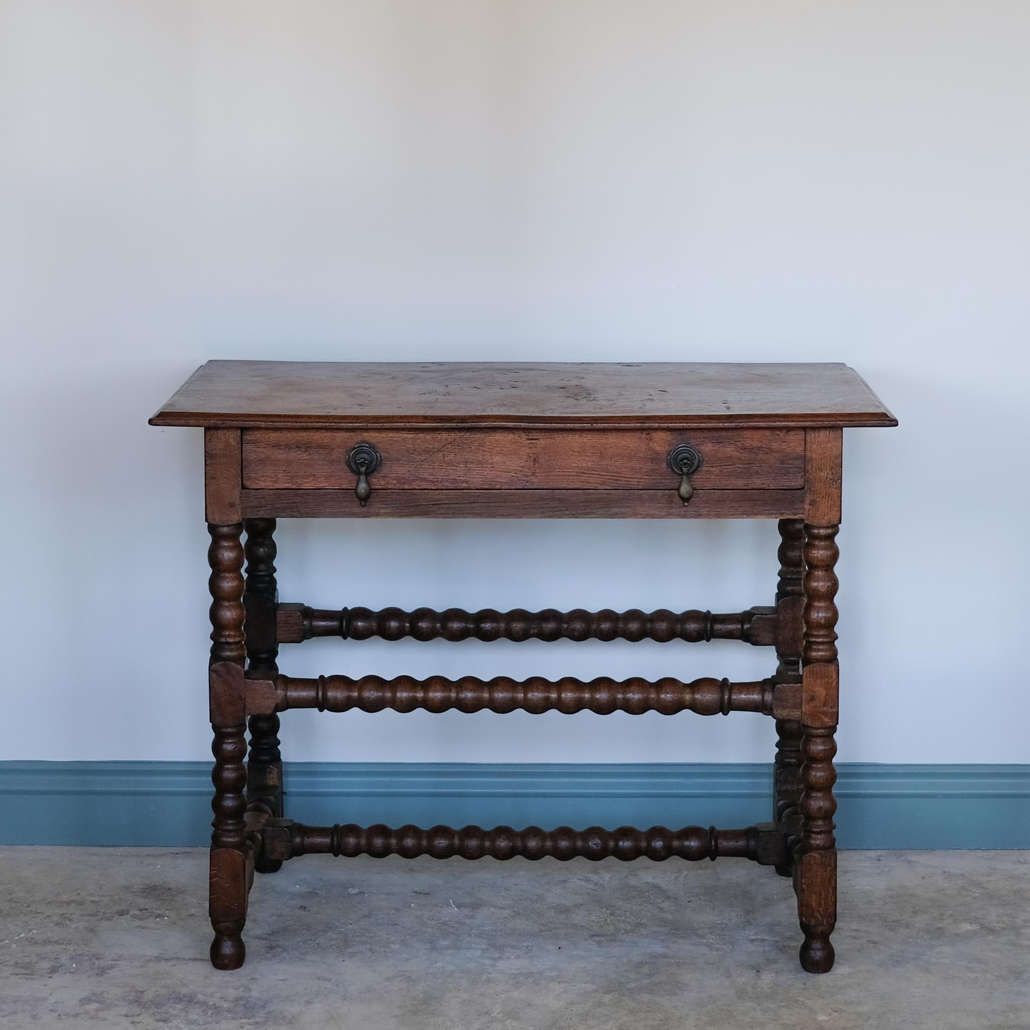 19TH CENTURY OAK BOBBIN SIDE TABLE