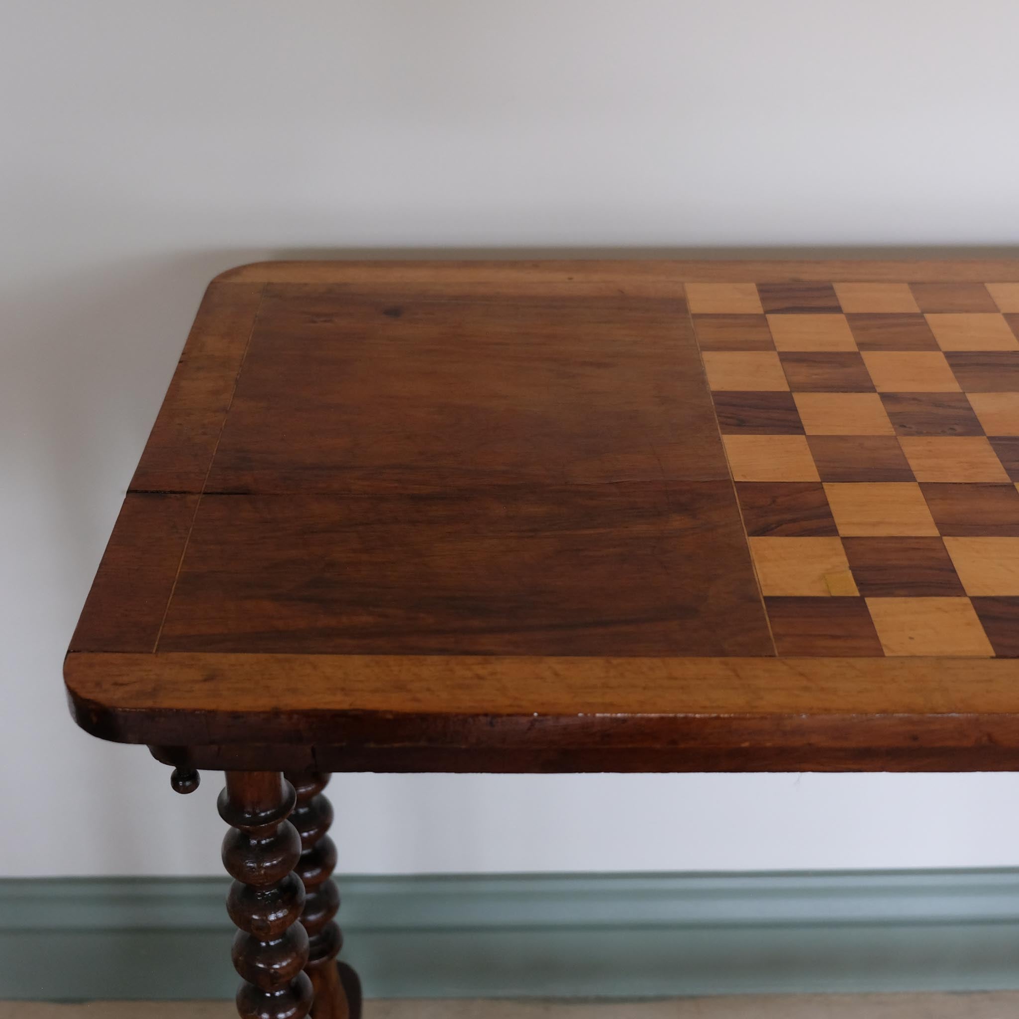VICTORIAN WALNUT & SATINWOOD GAMES TABLE