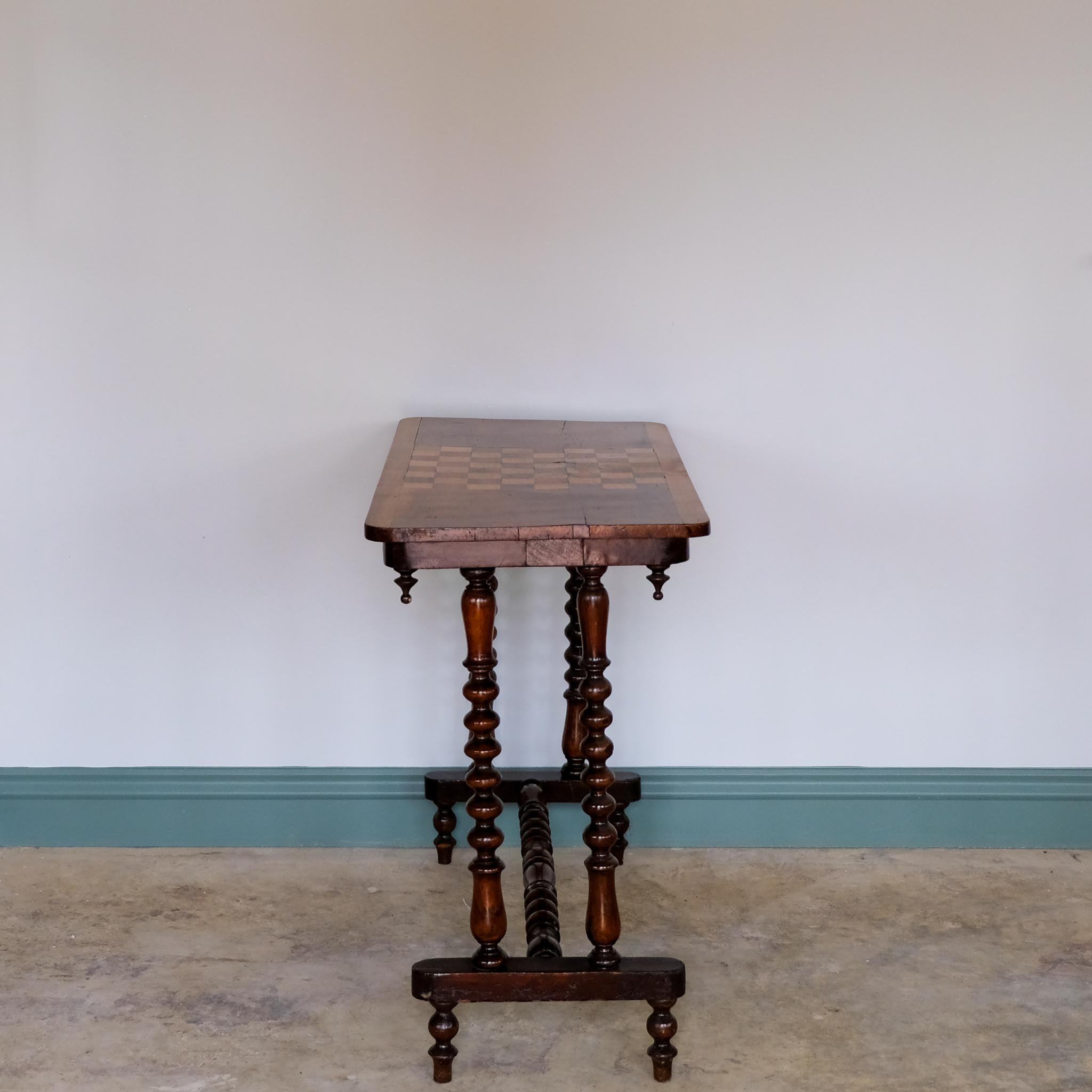 VICTORIAN WALNUT & SATINWOOD GAMES TABLE