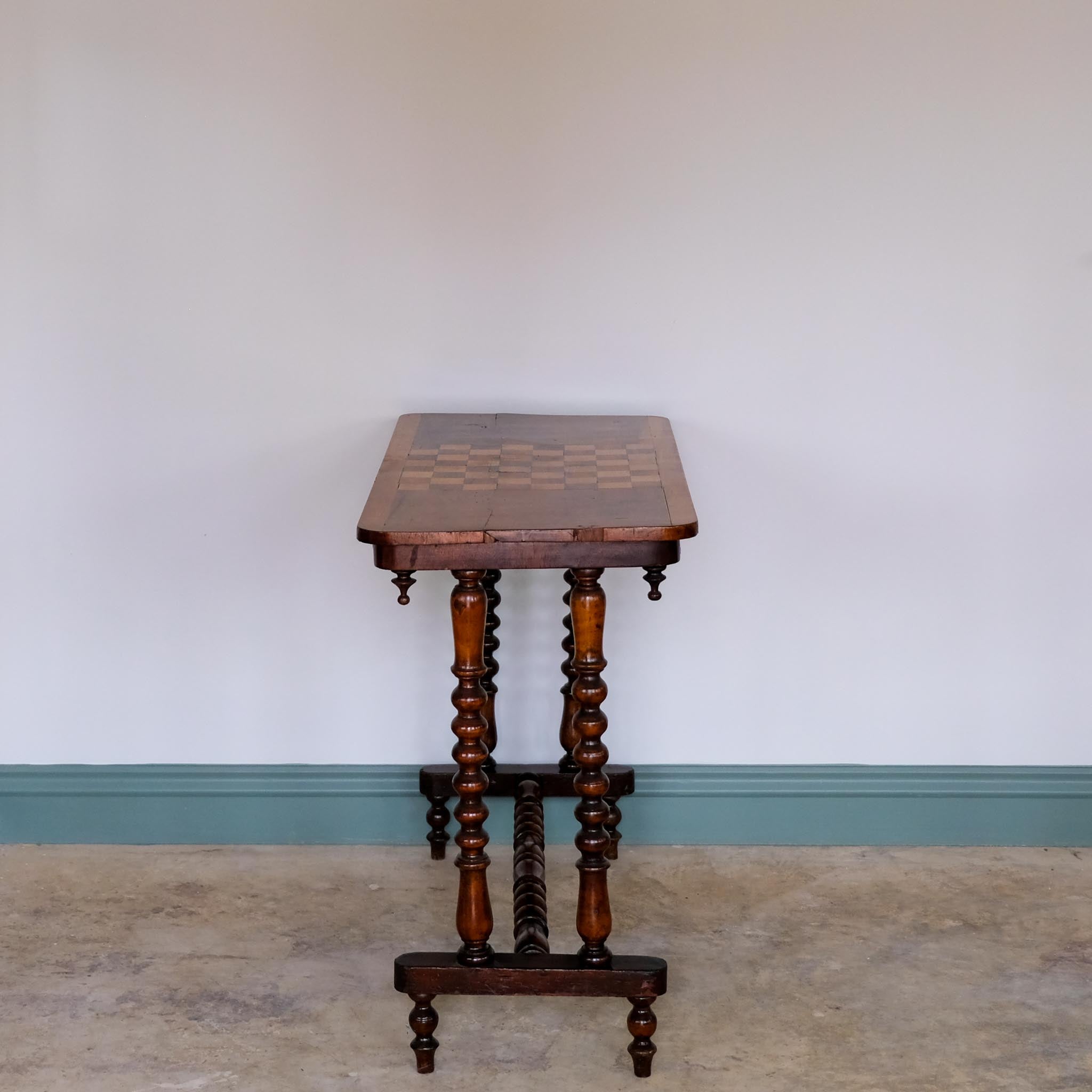 VICTORIAN WALNUT & SATINWOOD GAMES TABLE